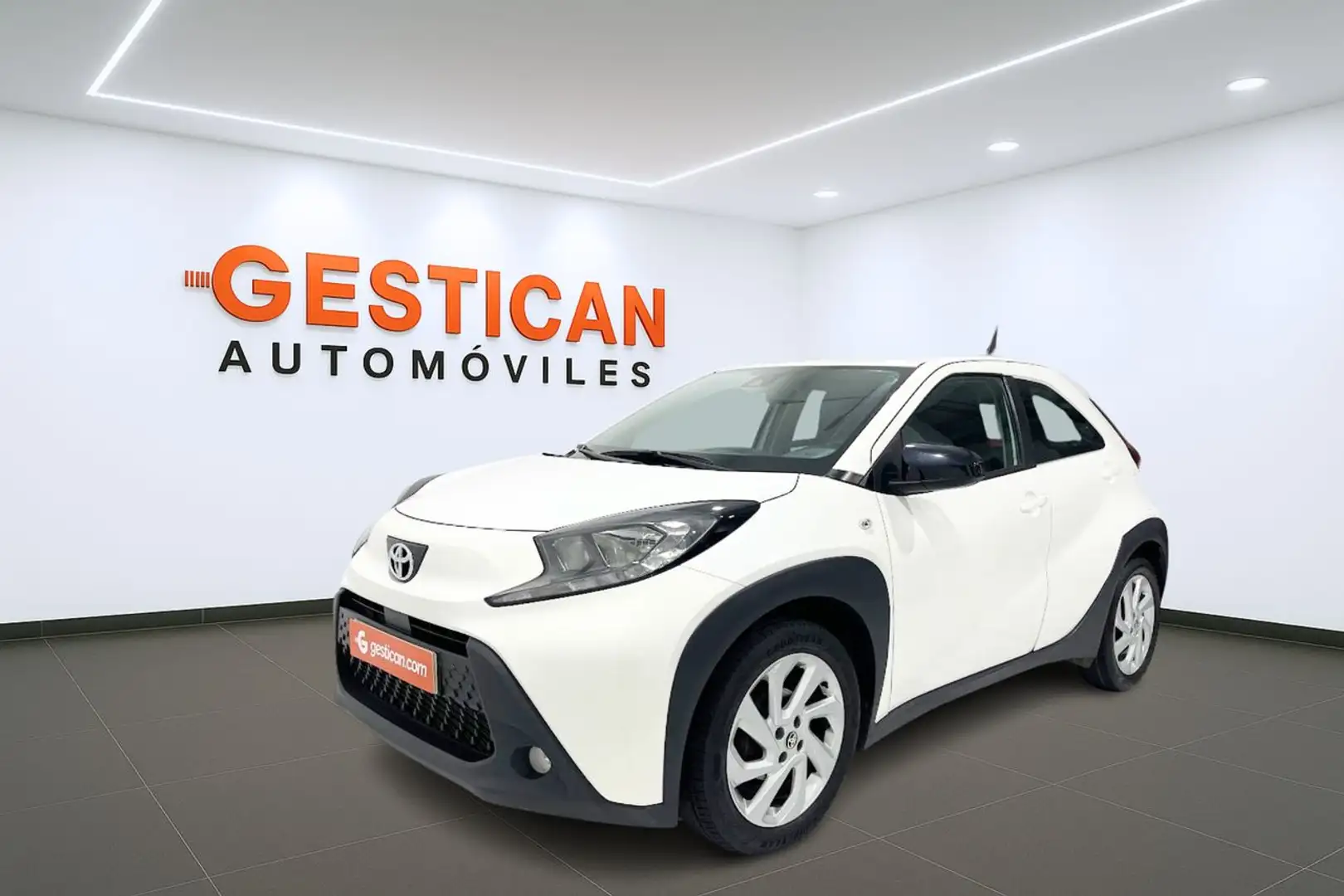Toyota Aygo 70 x-play Blanco - 1