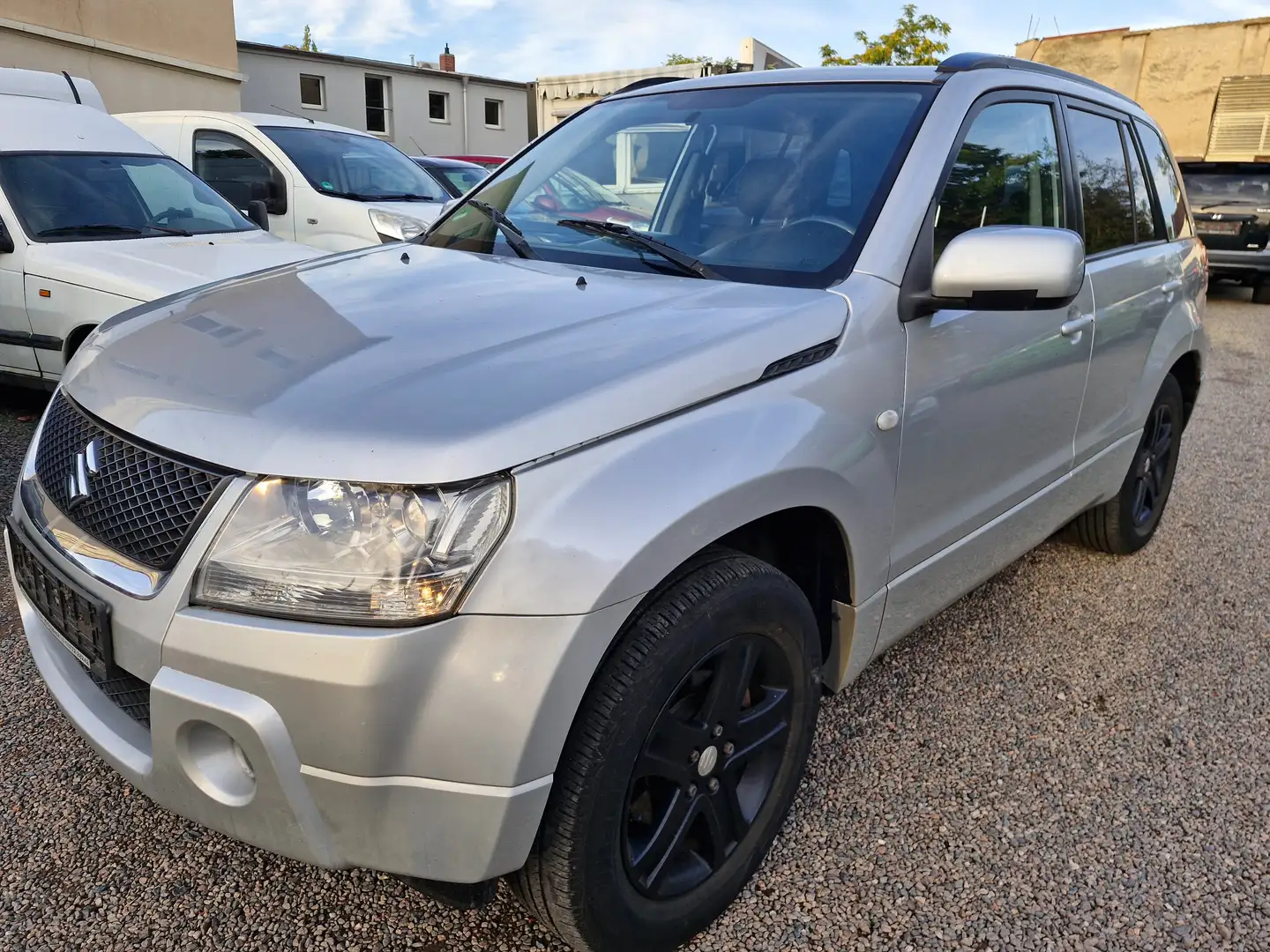 Suzuki Grand Vitara Grand Vitara 2.0 4x4 Allrad !! Silber - 1