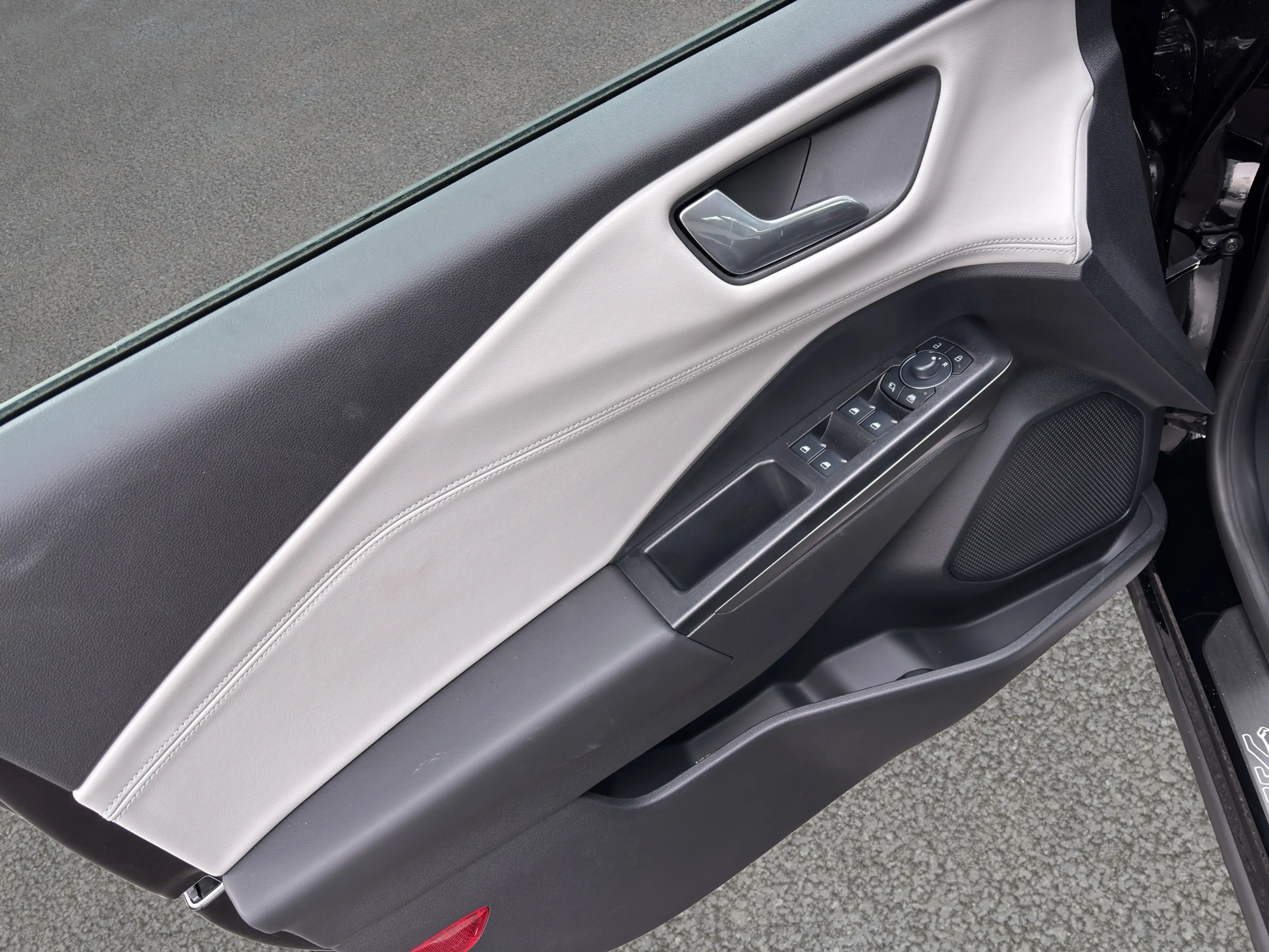 Ford Puma Gen-E eMotor 124 kW Premium FWD — photo 11
