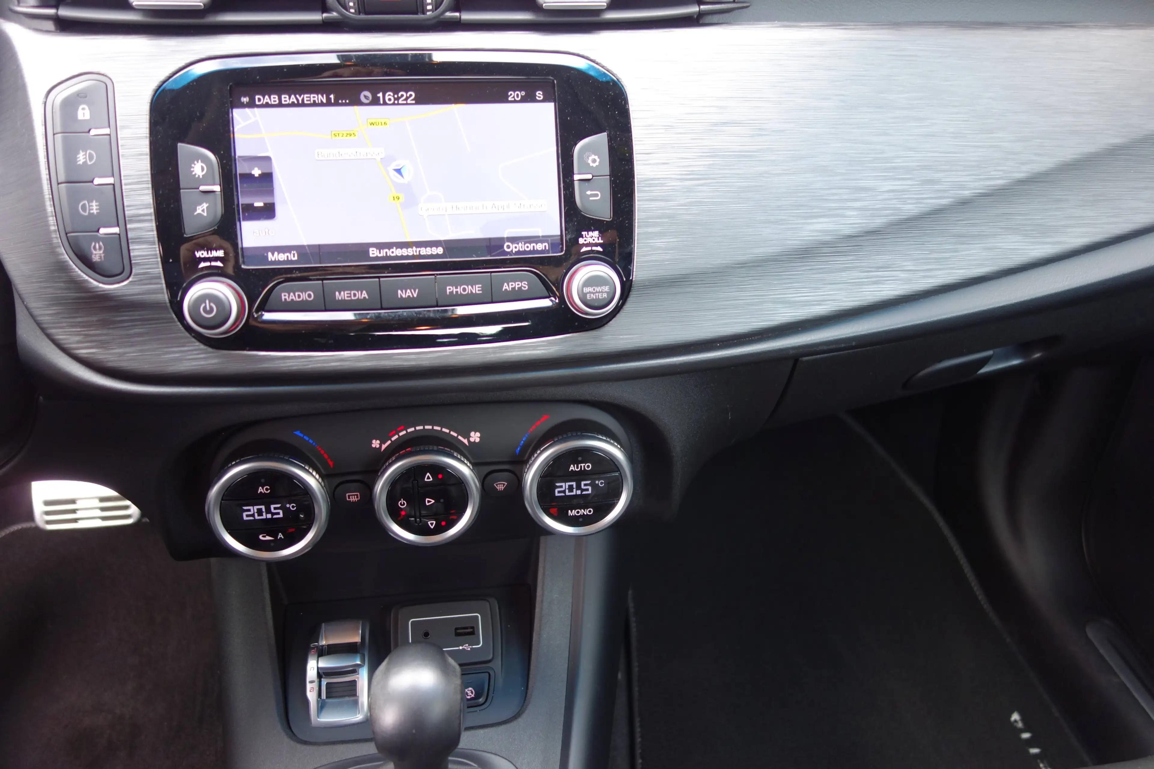 Alfa Romeo Giulietta Lusso *AUTOMATIK/LEDER/NAVI/DAB/SHZ* — photo 15