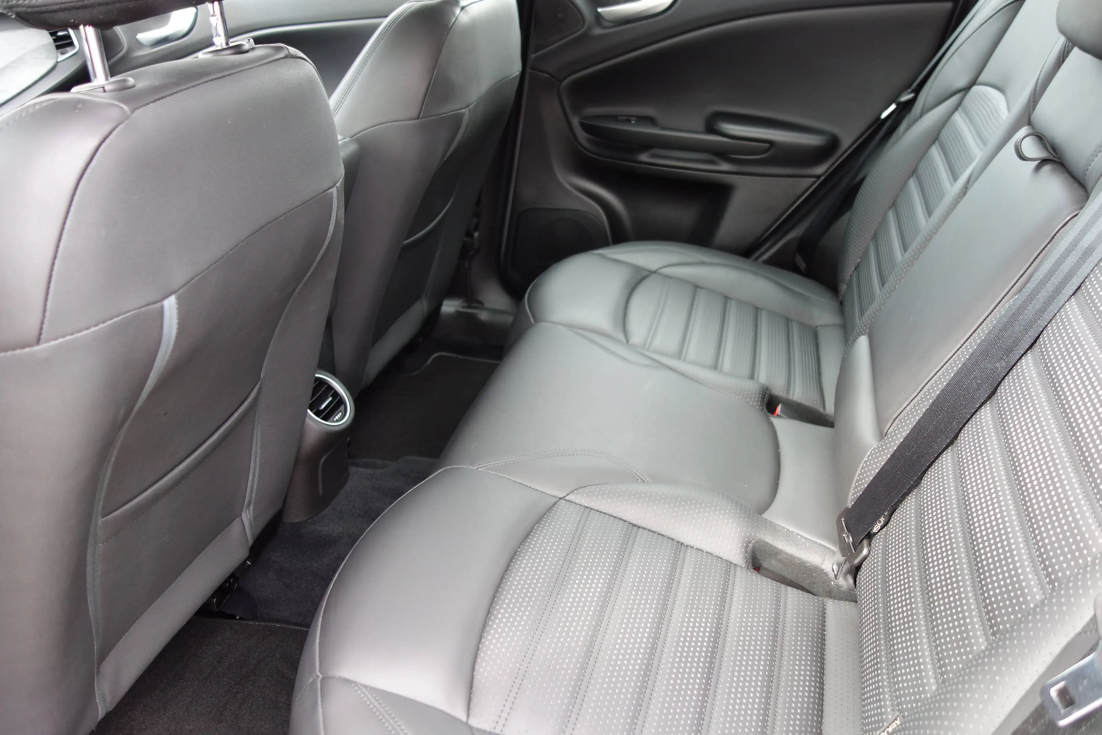 Alfa Romeo Giulietta Lusso *AUTOMATIK/LEDER/NAVI/DAB/SHZ* — photo 10