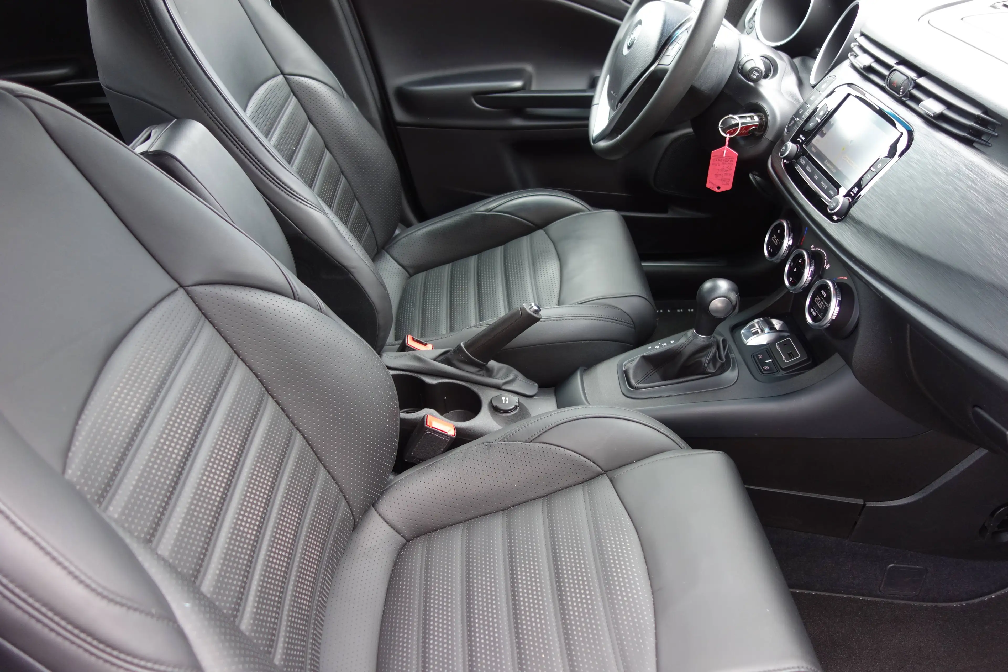 Alfa Romeo Giulietta Lusso *AUTOMATIK/LEDER/NAVI/DAB/SHZ* — photo 12