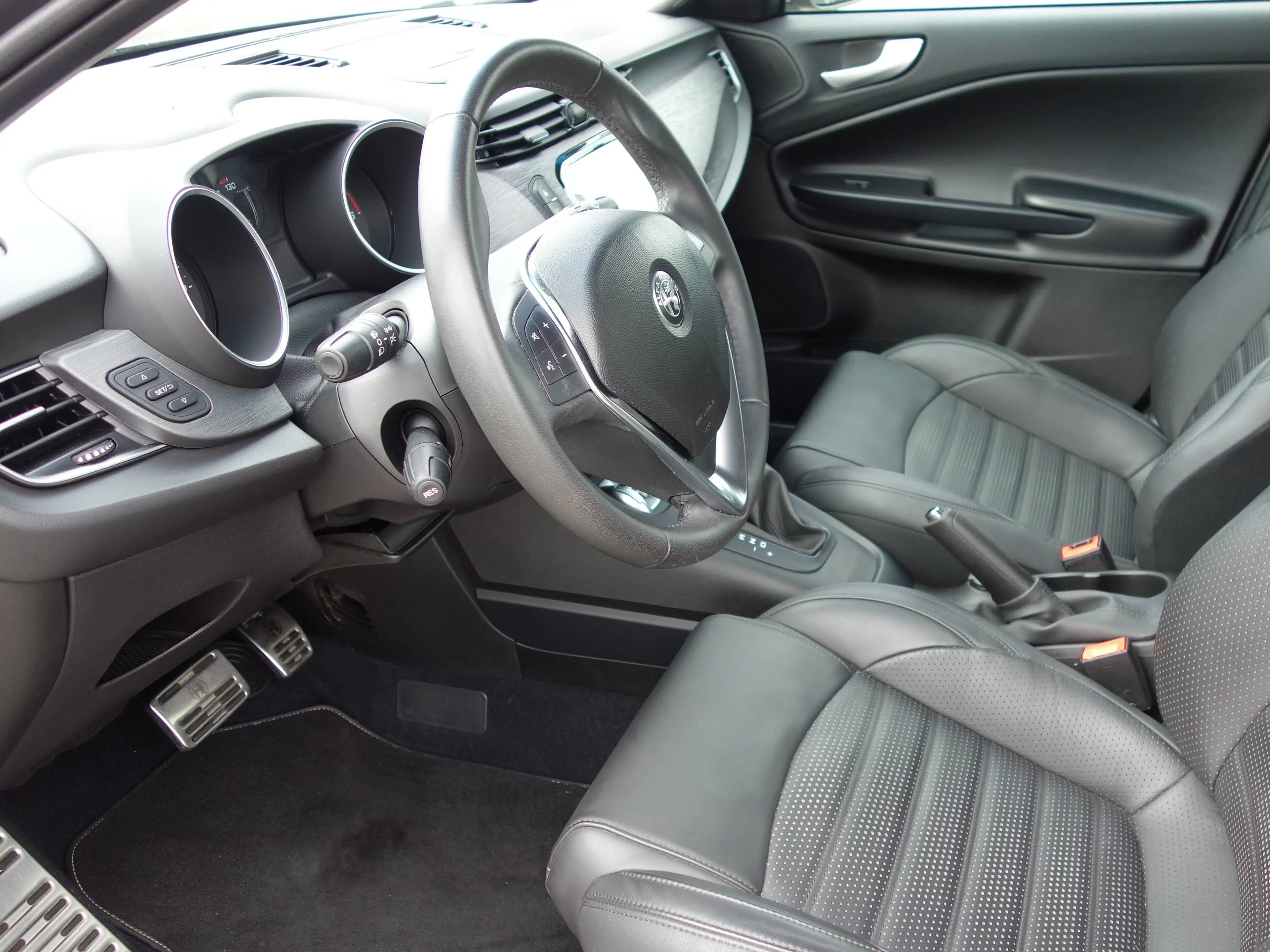 Alfa Romeo Giulietta Lusso *AUTOMATIK/LEDER/NAVI/DAB/SHZ* — photo 9