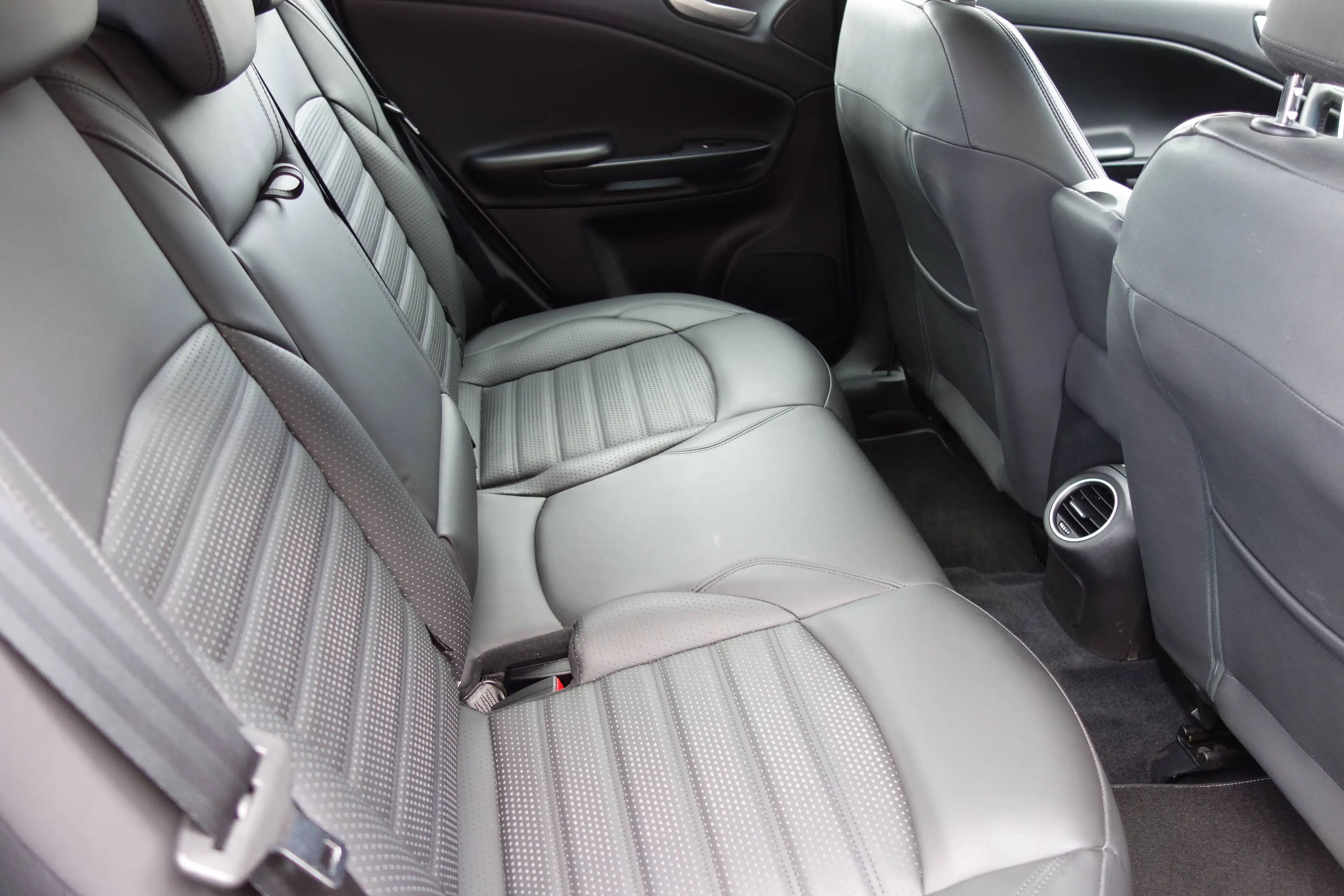 Alfa Romeo Giulietta Lusso *AUTOMATIK/LEDER/NAVI/DAB/SHZ* — photo 11