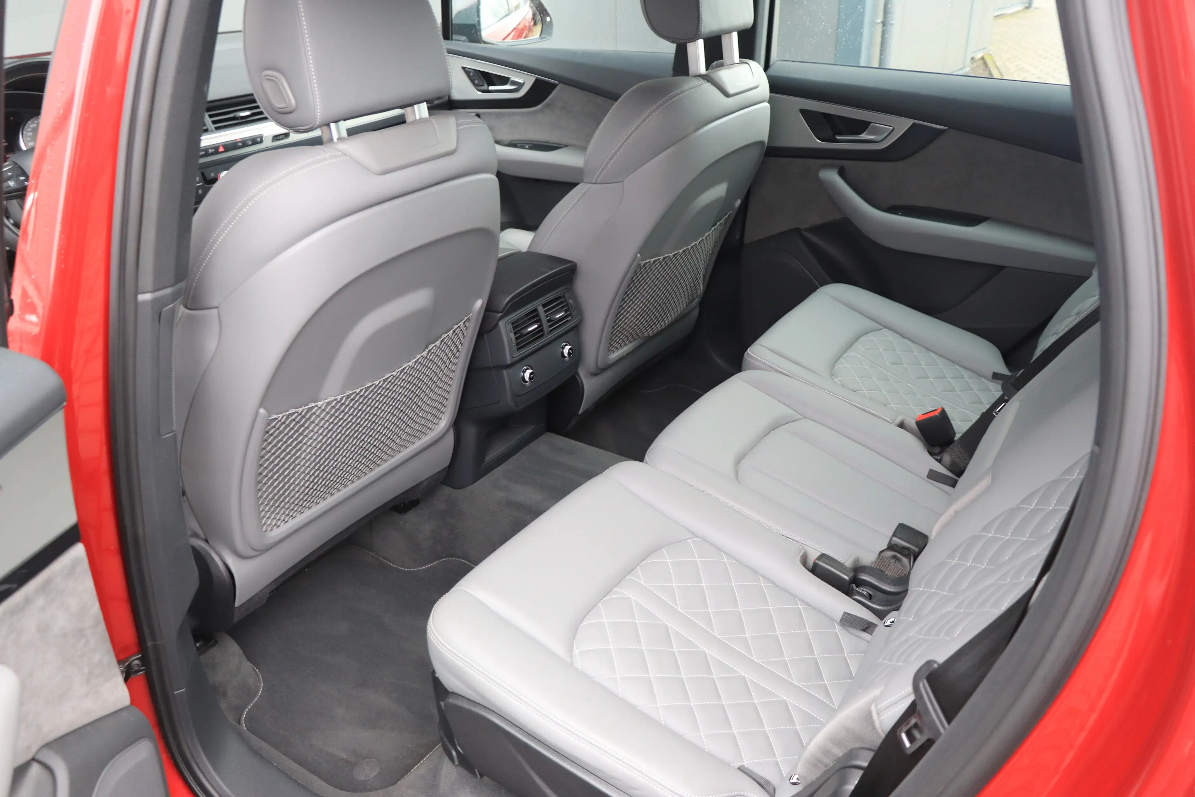 Audi SQ7 SQ7 4.0 TDI quattro tiptronic — photo 3