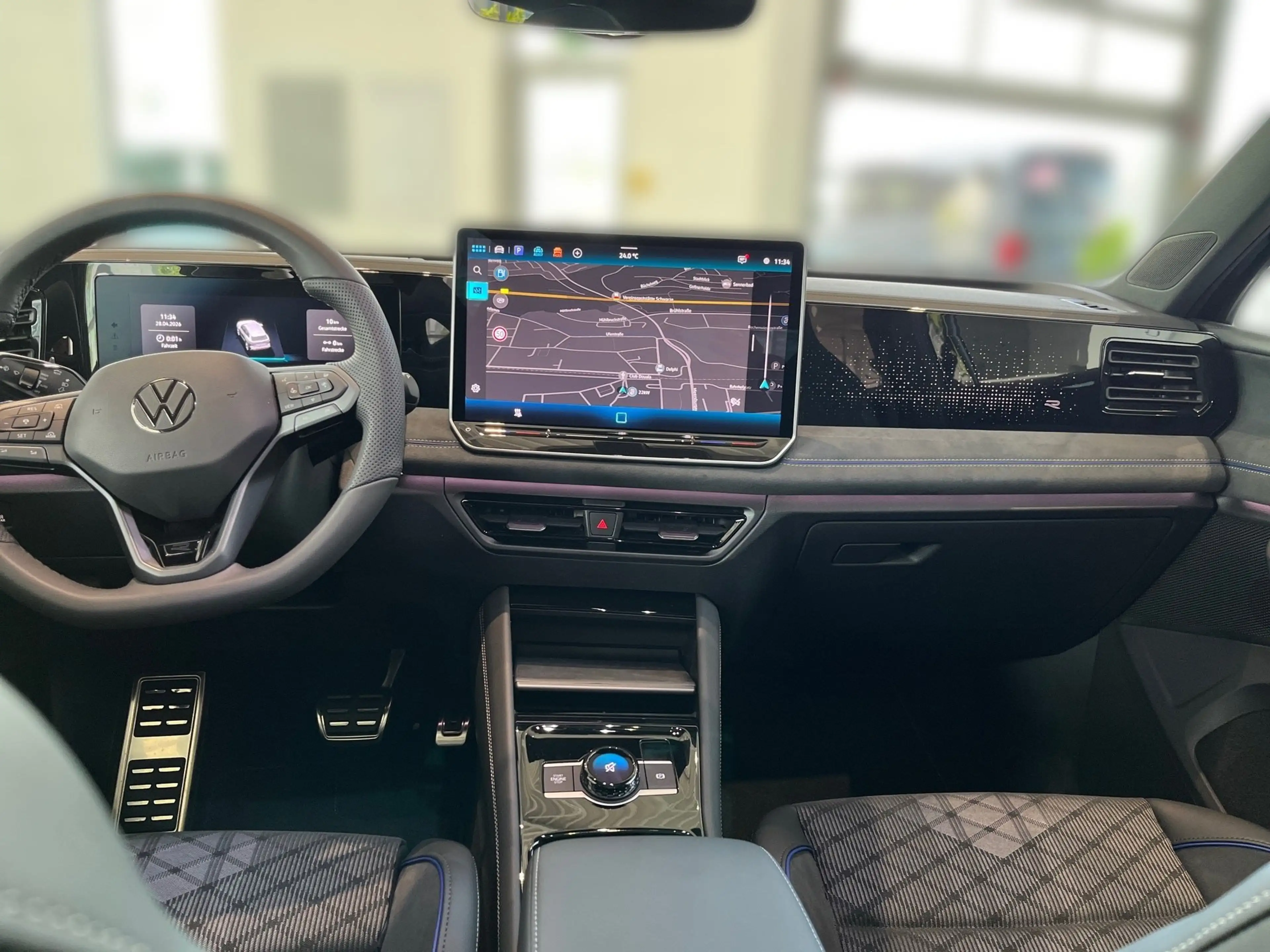 Volkswagen Tiguan 1.5 TSI eHybrid R-Line *PANO*AHK*NAVI* — photo 14