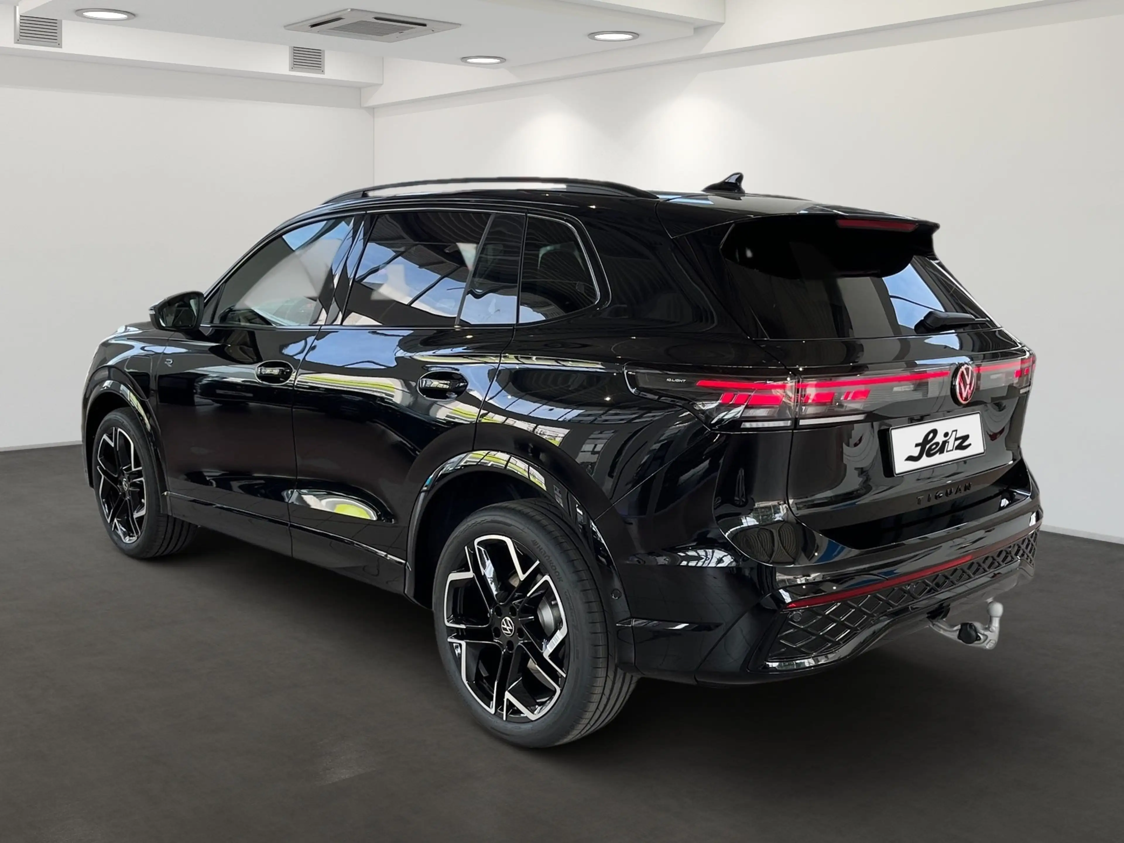 Volkswagen Tiguan 1.5 TSI eHybrid R-Line *PANO*AHK*NAVI* — photo 5