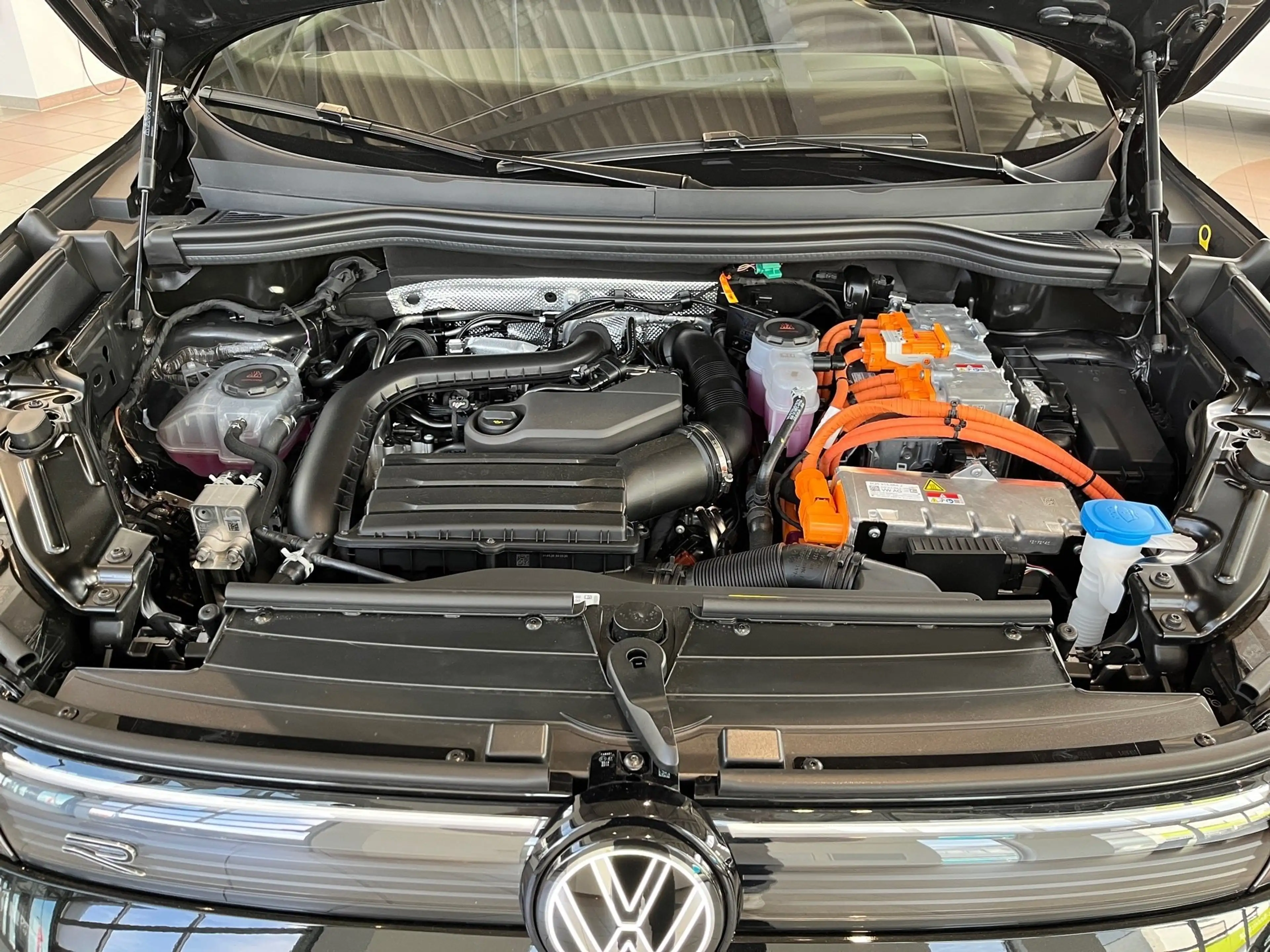 Volkswagen Tiguan 1.5 TSI eHybrid R-Line *PANO*AHK*NAVI* — photo 9
