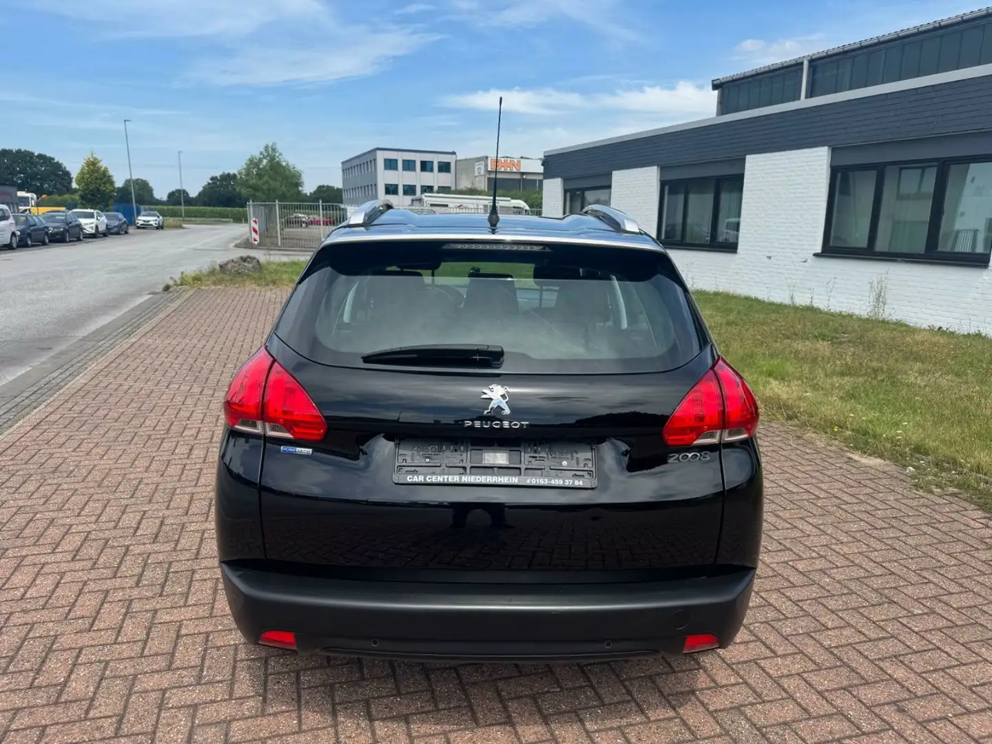 Peugeot 2008 1.2 PureTech 82ch BVM5 Active - 1
