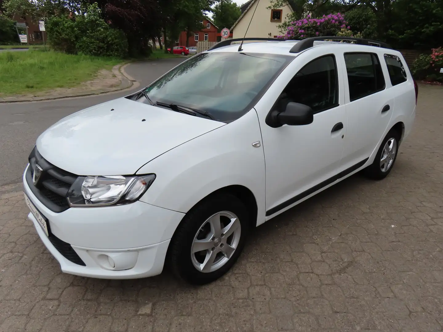Dacia Logan MCV 1.2 16V Essentiel *1.Hand*HU a.W. neu*Servo* Weiß - 2