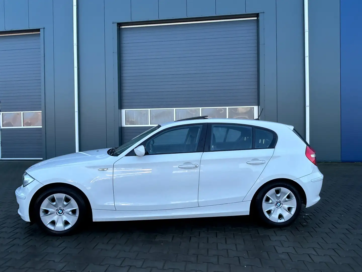 BMW 116 1-serie 116i High Executive Airco Cruise controle! Wit - 2
