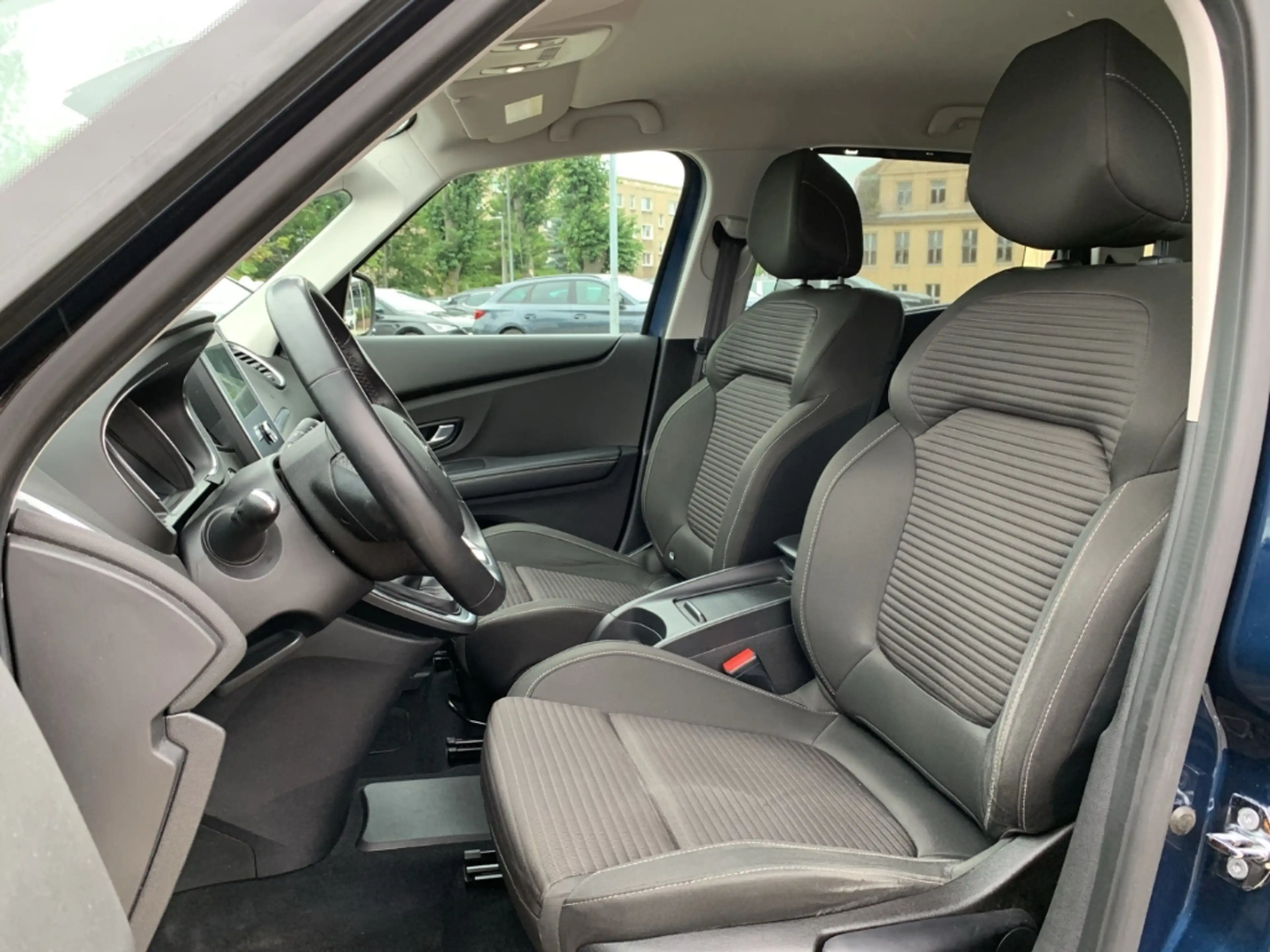 Renault Grand Scenic ZEN TCe 140 GPF Zen PDC+KLIMA+TEMPOMAT — photo 9