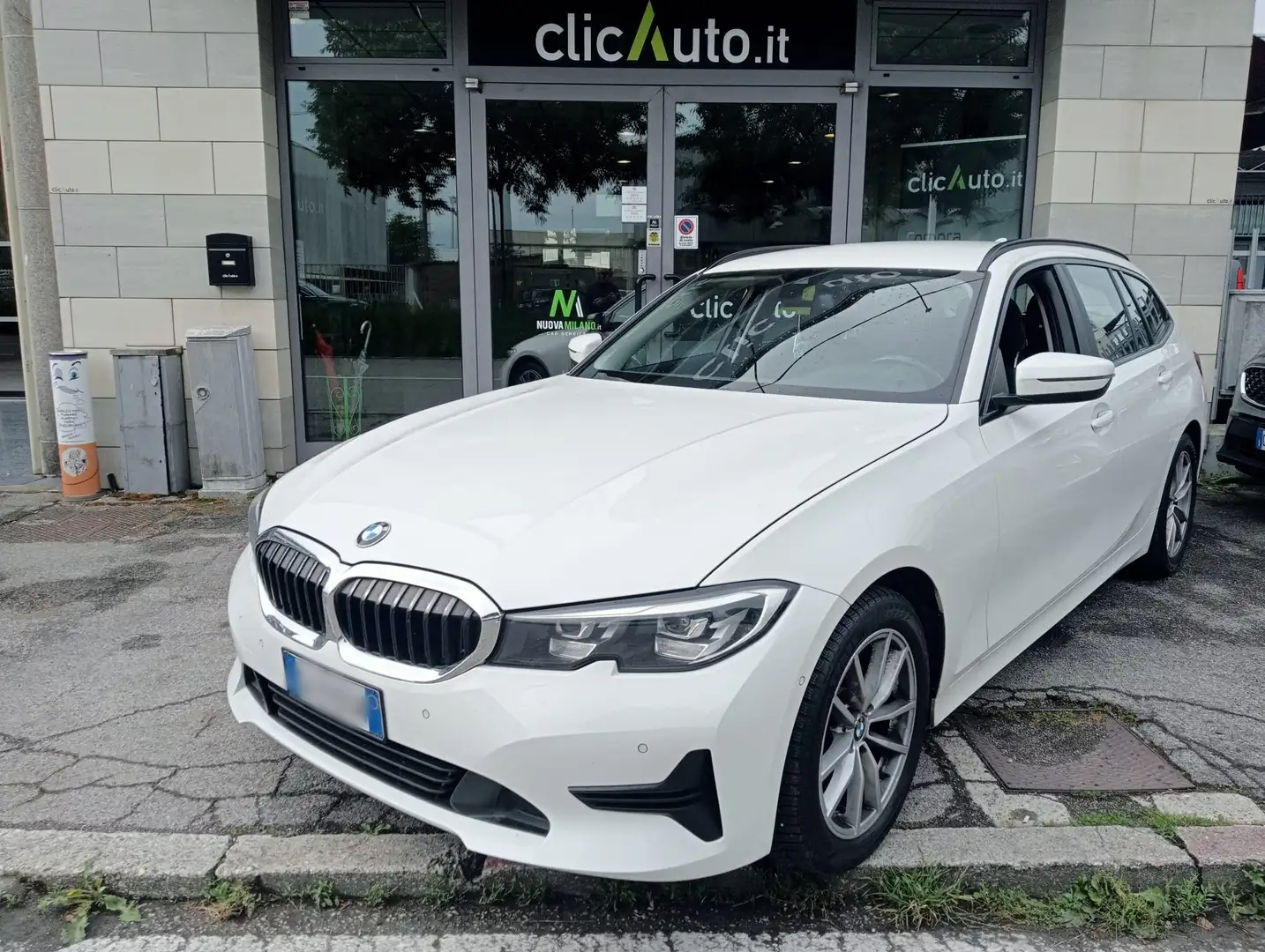 BMW 320 320d Touring Business Advantage auto Weiß - 1