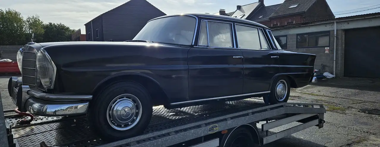 Mercedes-Benz 220, foto 2