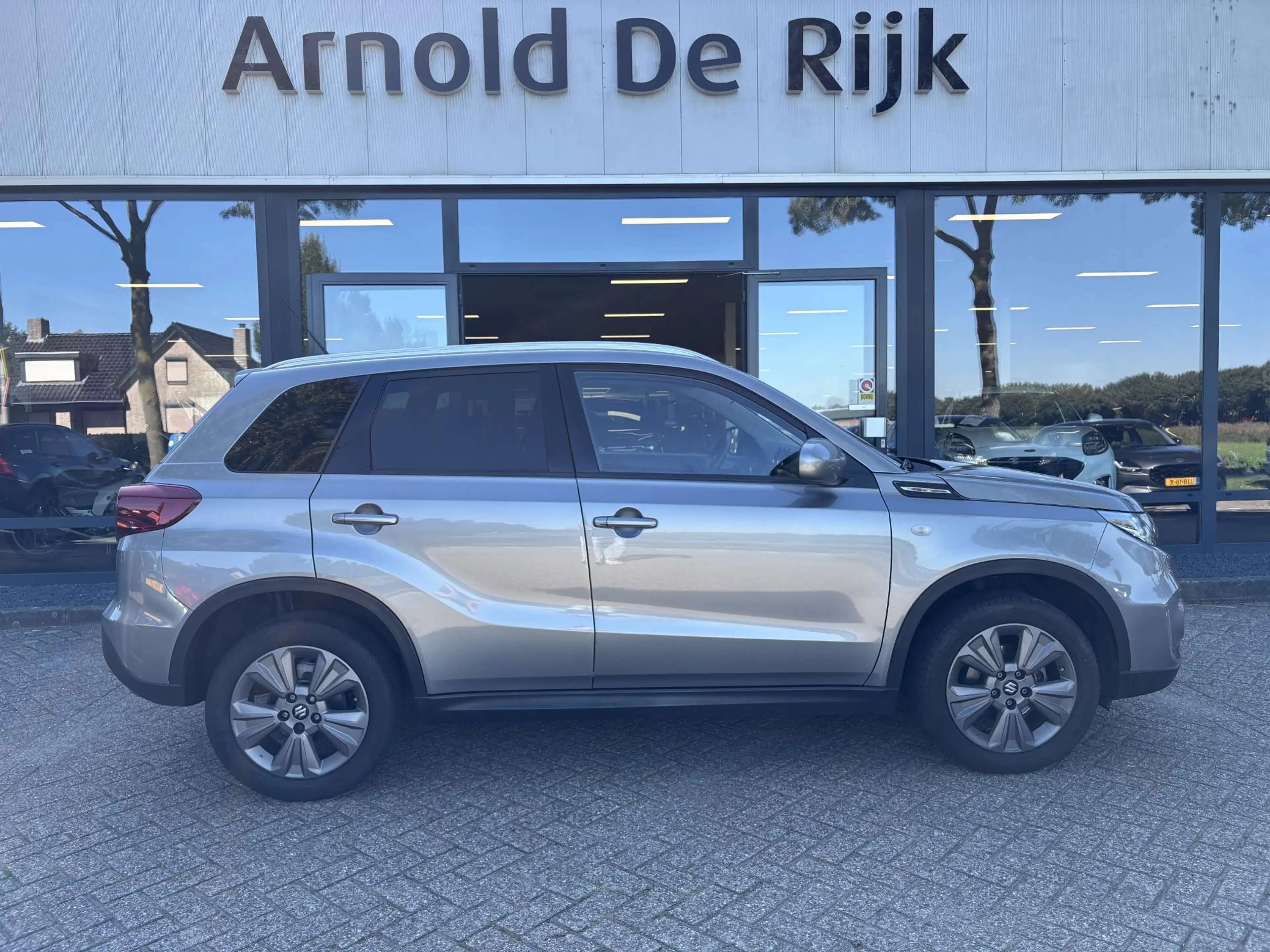 Suzuki Vitara 1.4 Boosterjet Select Smart Hybrid — photo 3