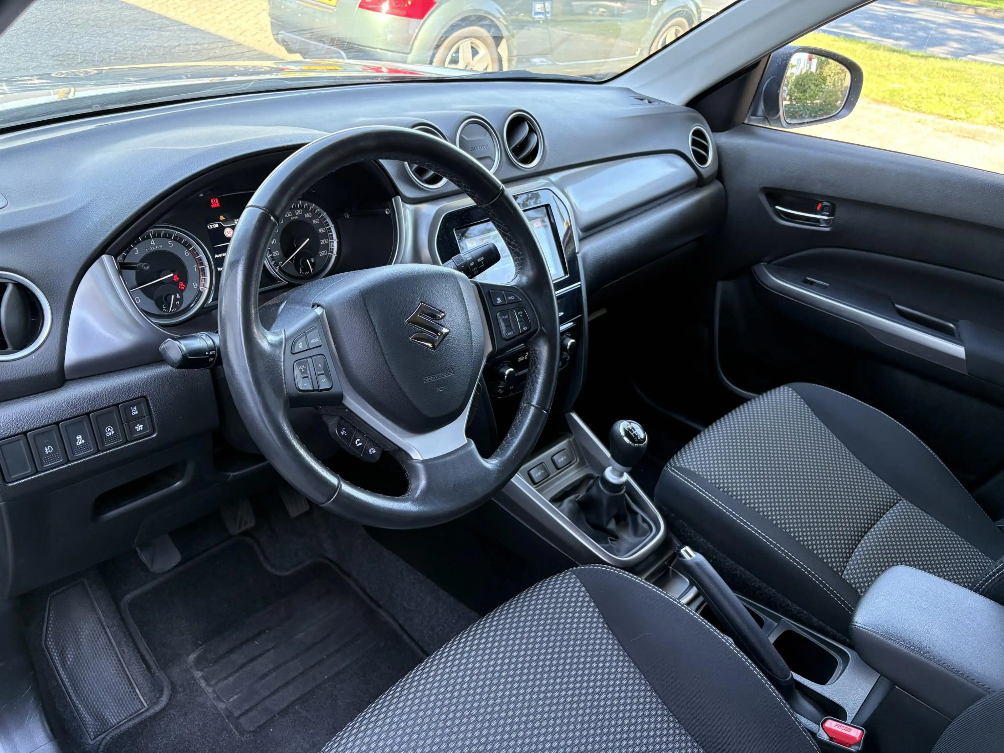 Suzuki Vitara 1.4 Boosterjet Select Smart Hybrid — photo 6