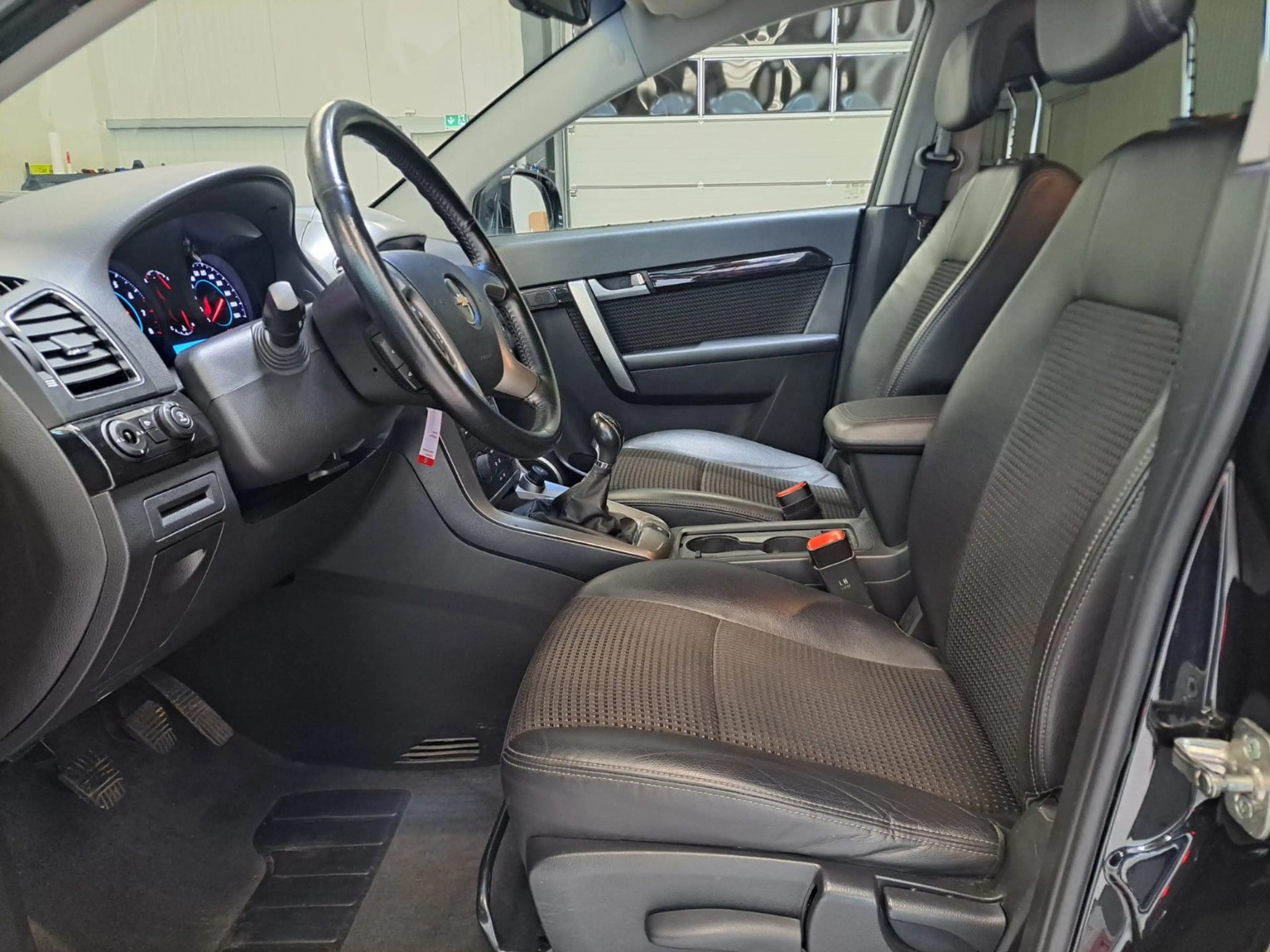 Chevrolet Captiva 2.4 LT 2WD / 7SITZER / AHK / T-LEDER — photo 10