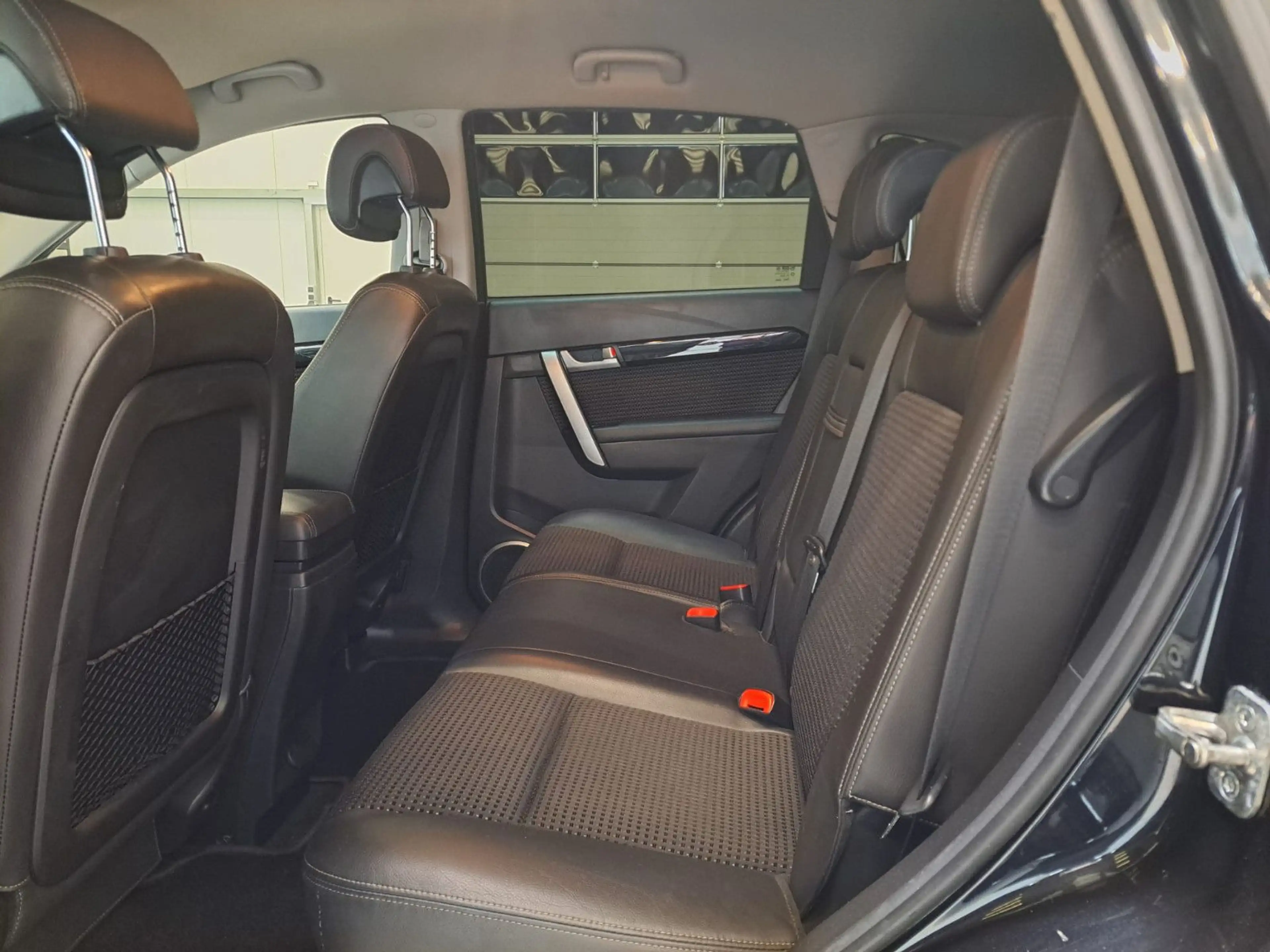 Chevrolet Captiva 2.4 LT 2WD / 7SITZER / AHK / T-LEDER — photo 11