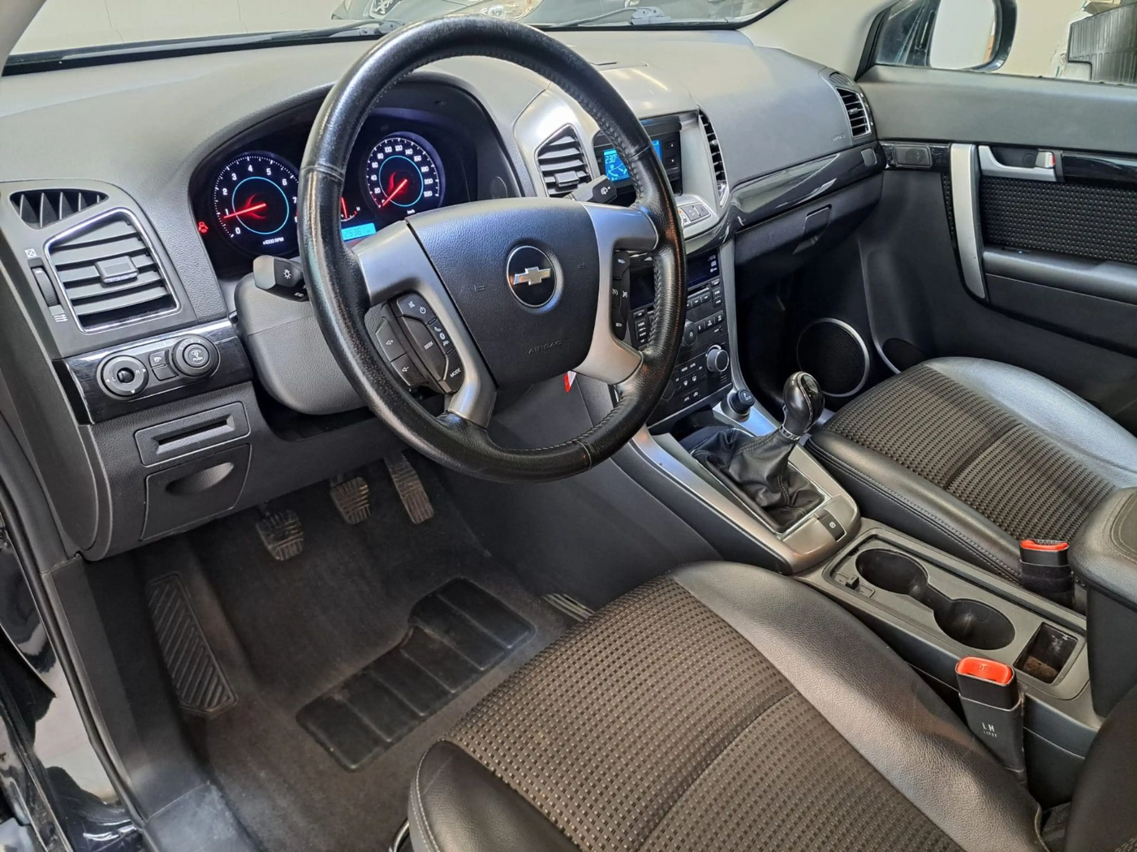 Chevrolet Captiva 2.4 LT 2WD / 7SITZER / AHK / T-LEDER — photo 9