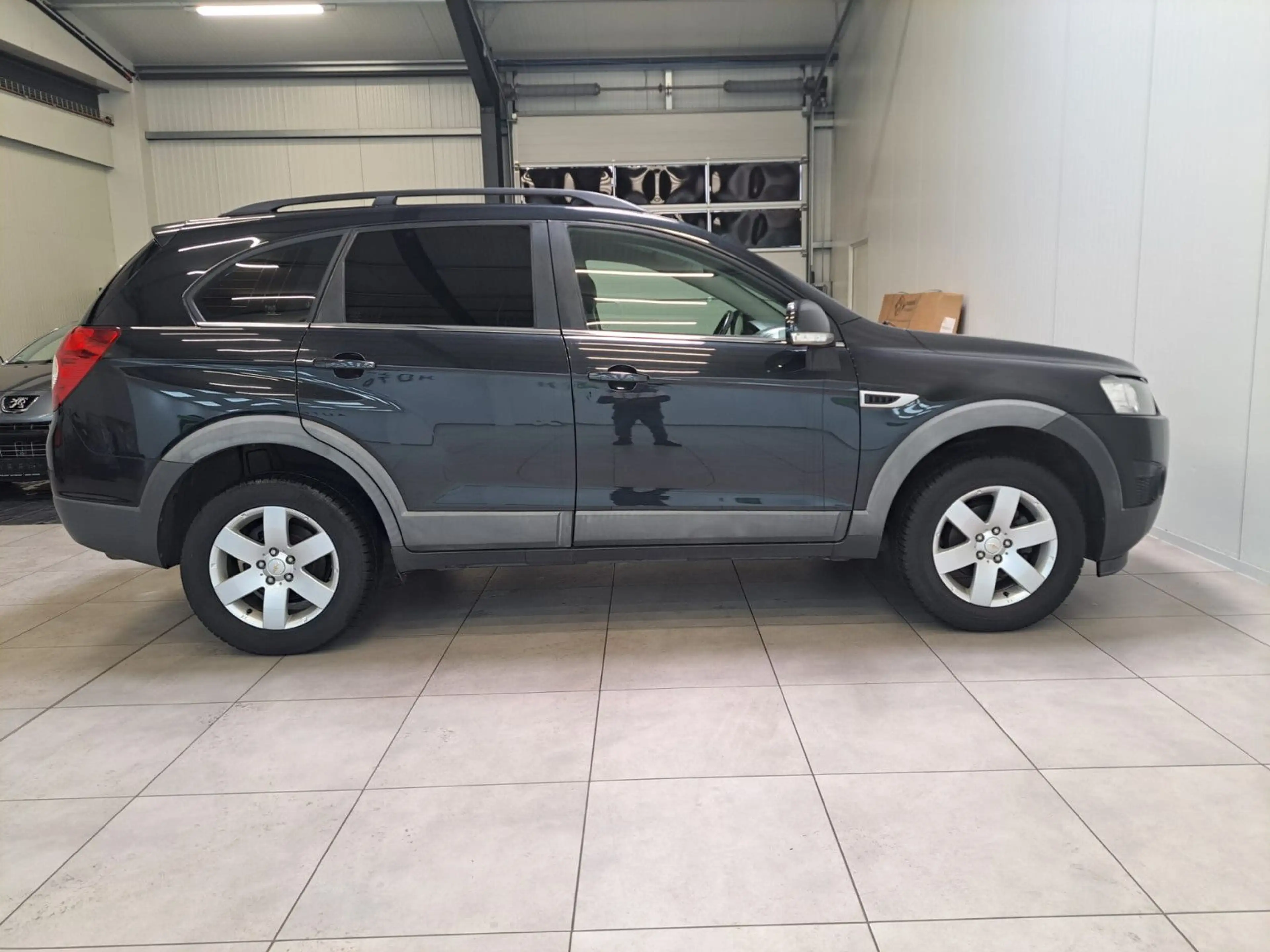 Chevrolet Captiva 2.4 LT 2WD / 7SITZER / AHK / T-LEDER — photo 4