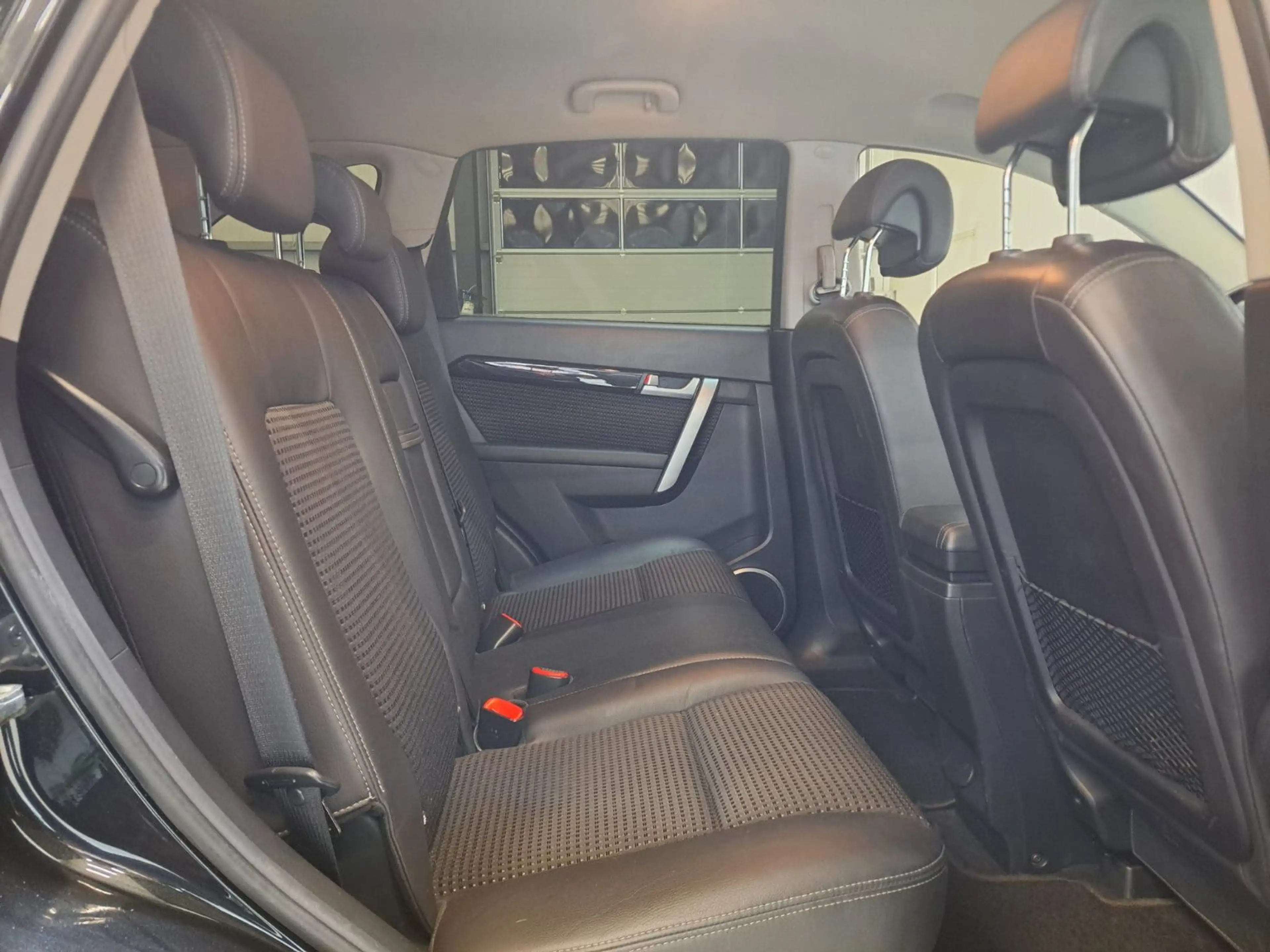 Chevrolet Captiva 2.4 LT 2WD / 7SITZER / AHK / T-LEDER — photo 14