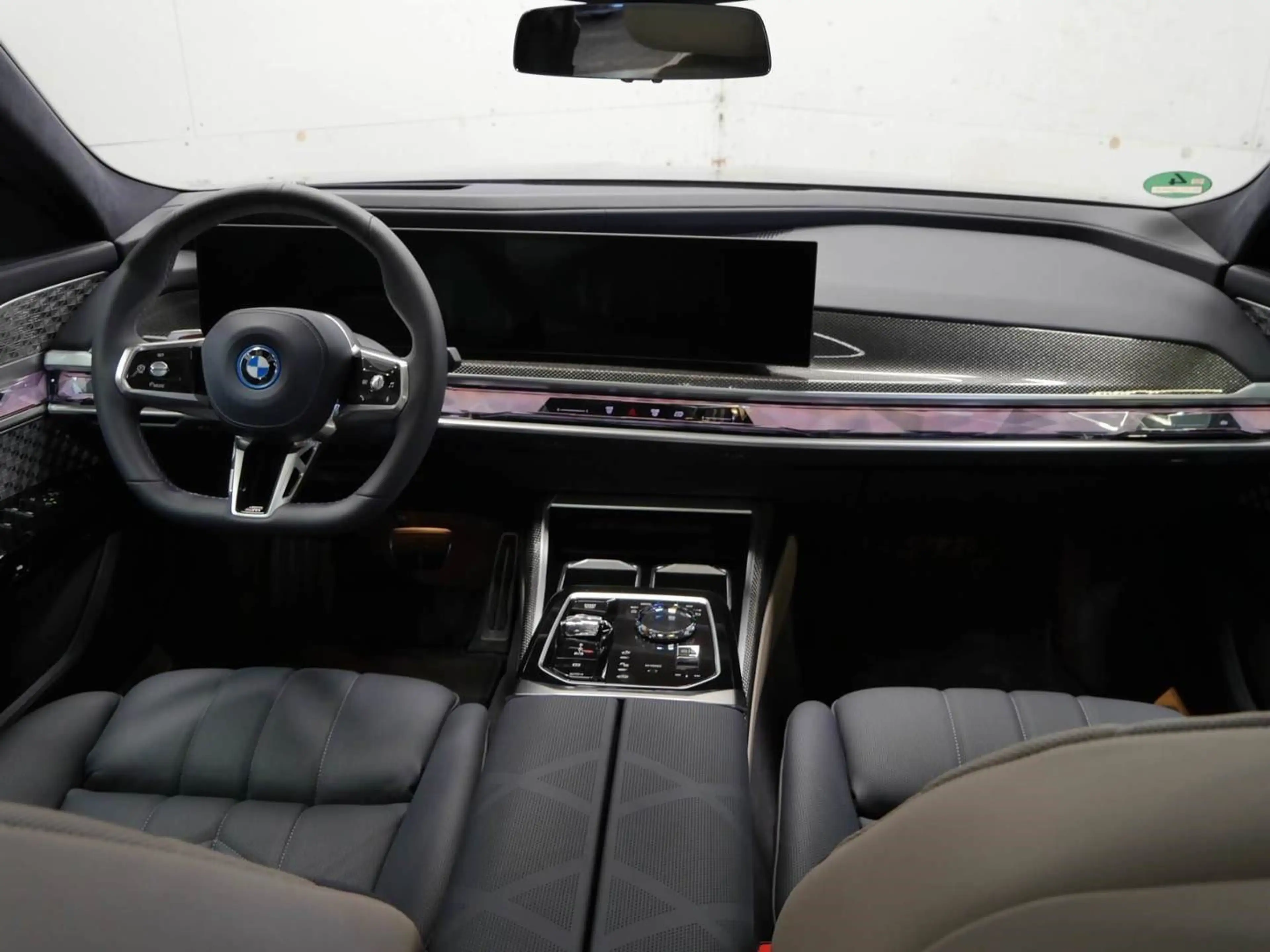 BMW i7 M70 xDrive Limousine //B&W Pano Massage — photo 5