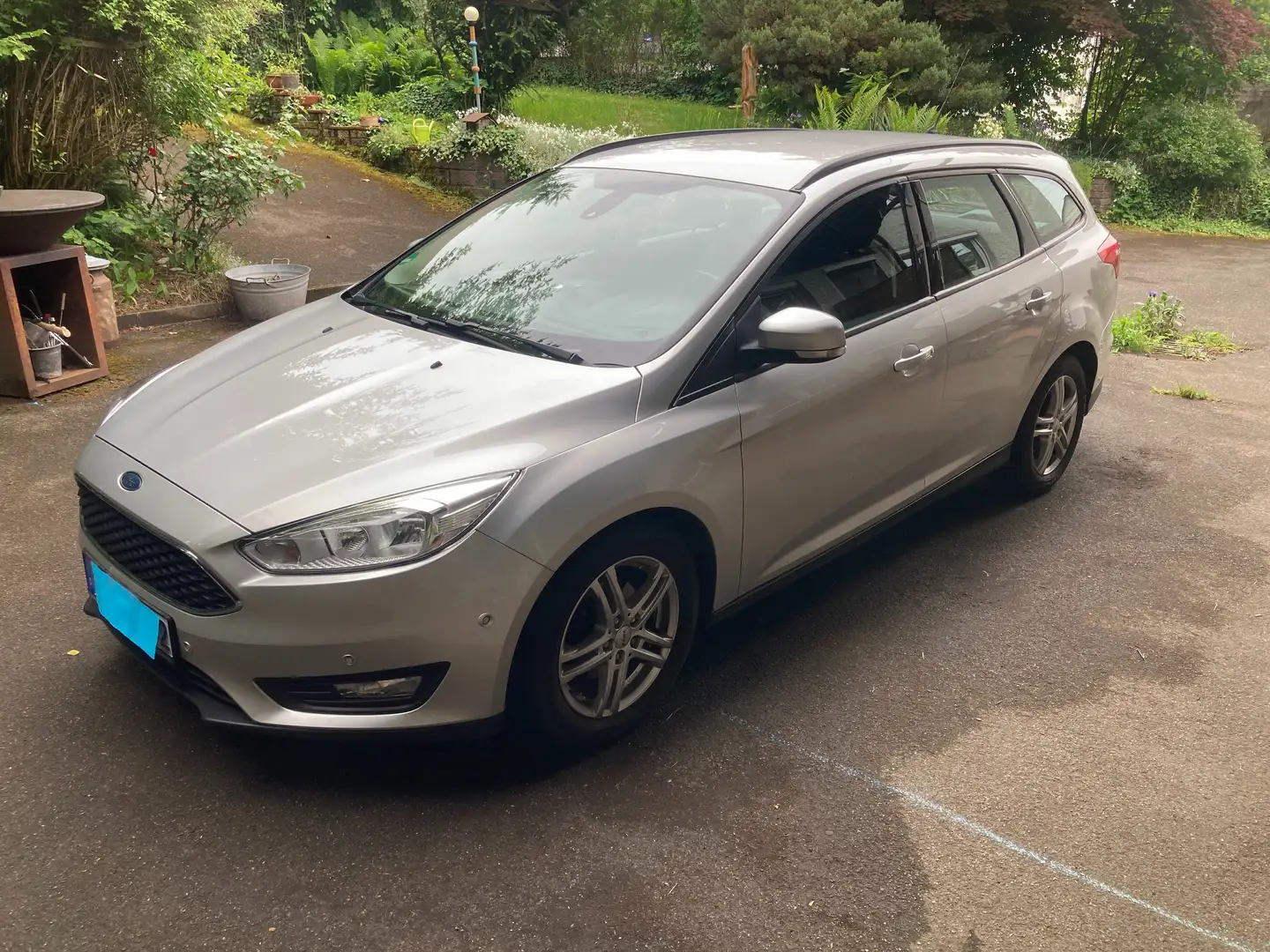 Ford Focus Focus Turnier 1.5 TDCi DPF Start-Stopp-System Busi Grau - 2