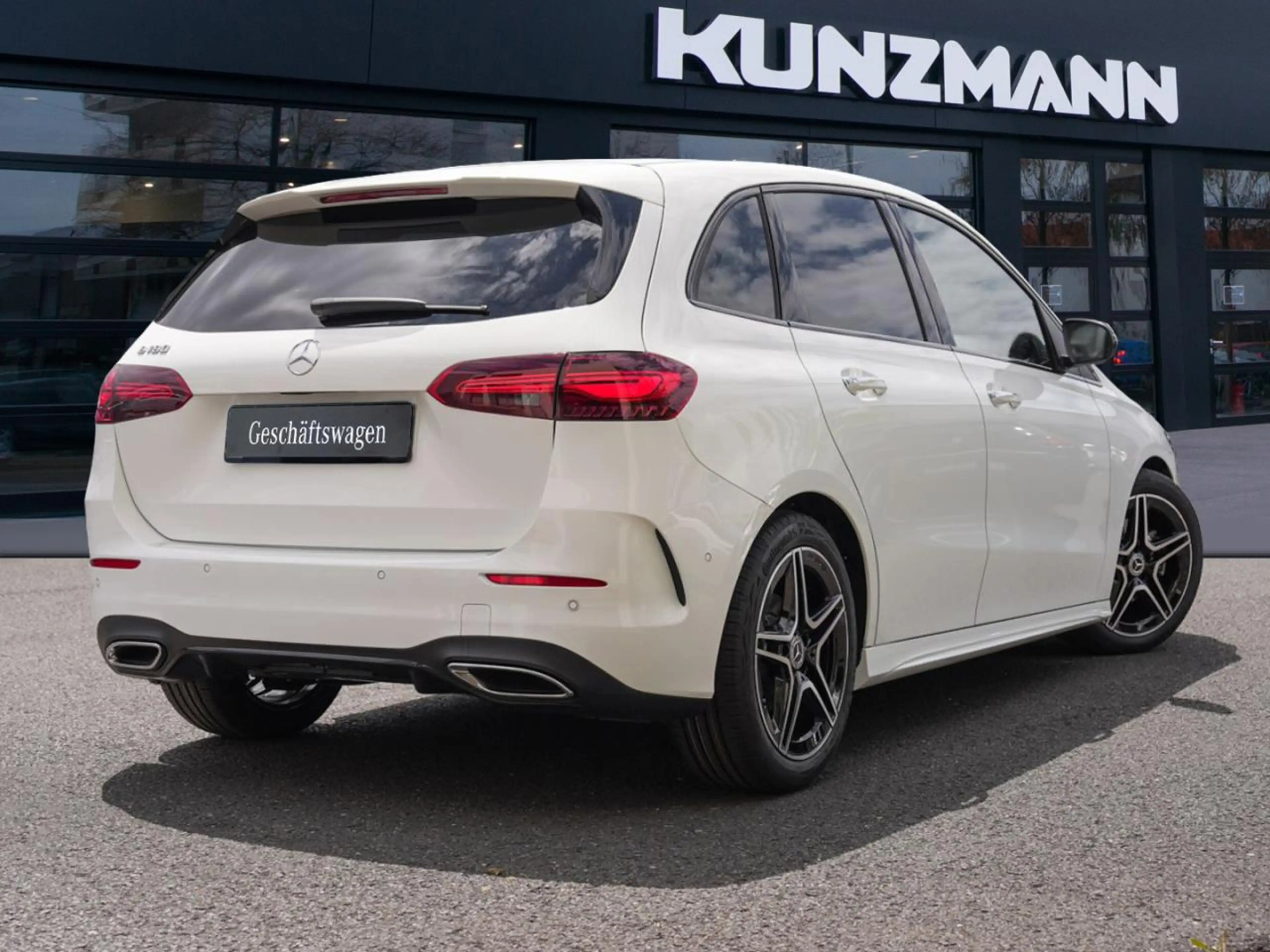 Mercedes-Benz B 180 AMG Night MBUXNavi-Prem. Easy-P 360° AHK — photo 3