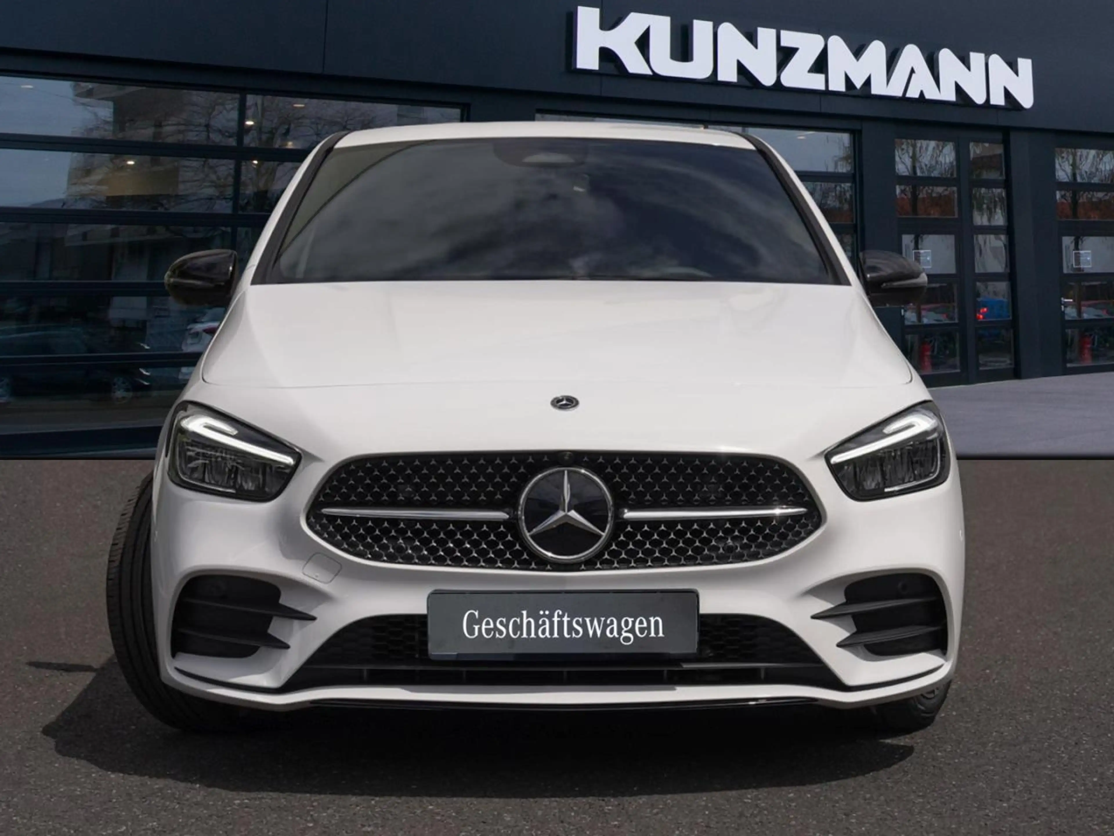 Mercedes-Benz B 180 AMG Night MBUXNavi-Prem. Easy-P 360° AHK — photo 2