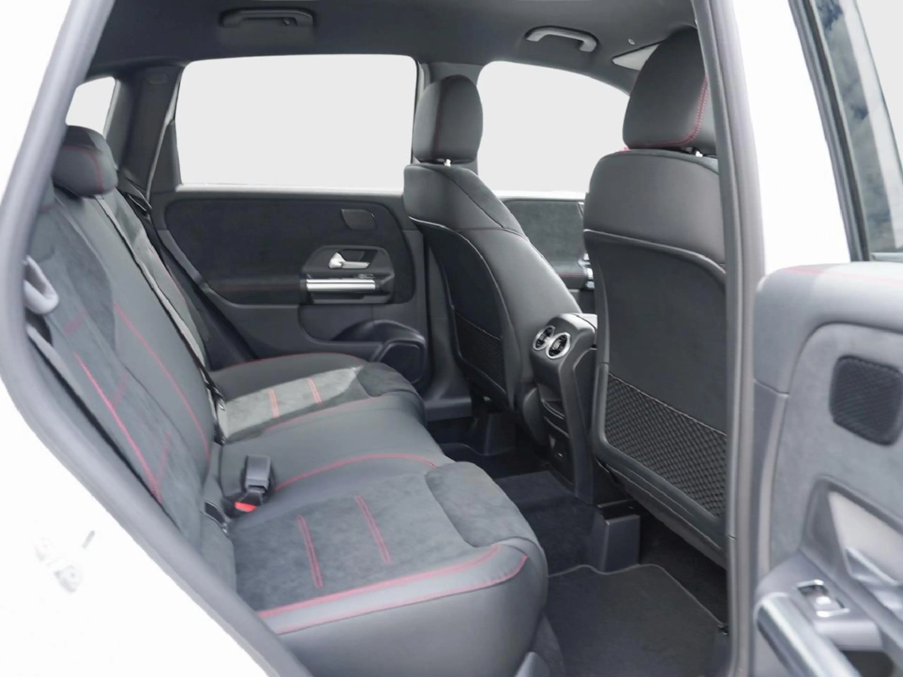 Mercedes-Benz B 180 AMG Night MBUXNavi-Prem. Easy-P 360° AHK — photo 11