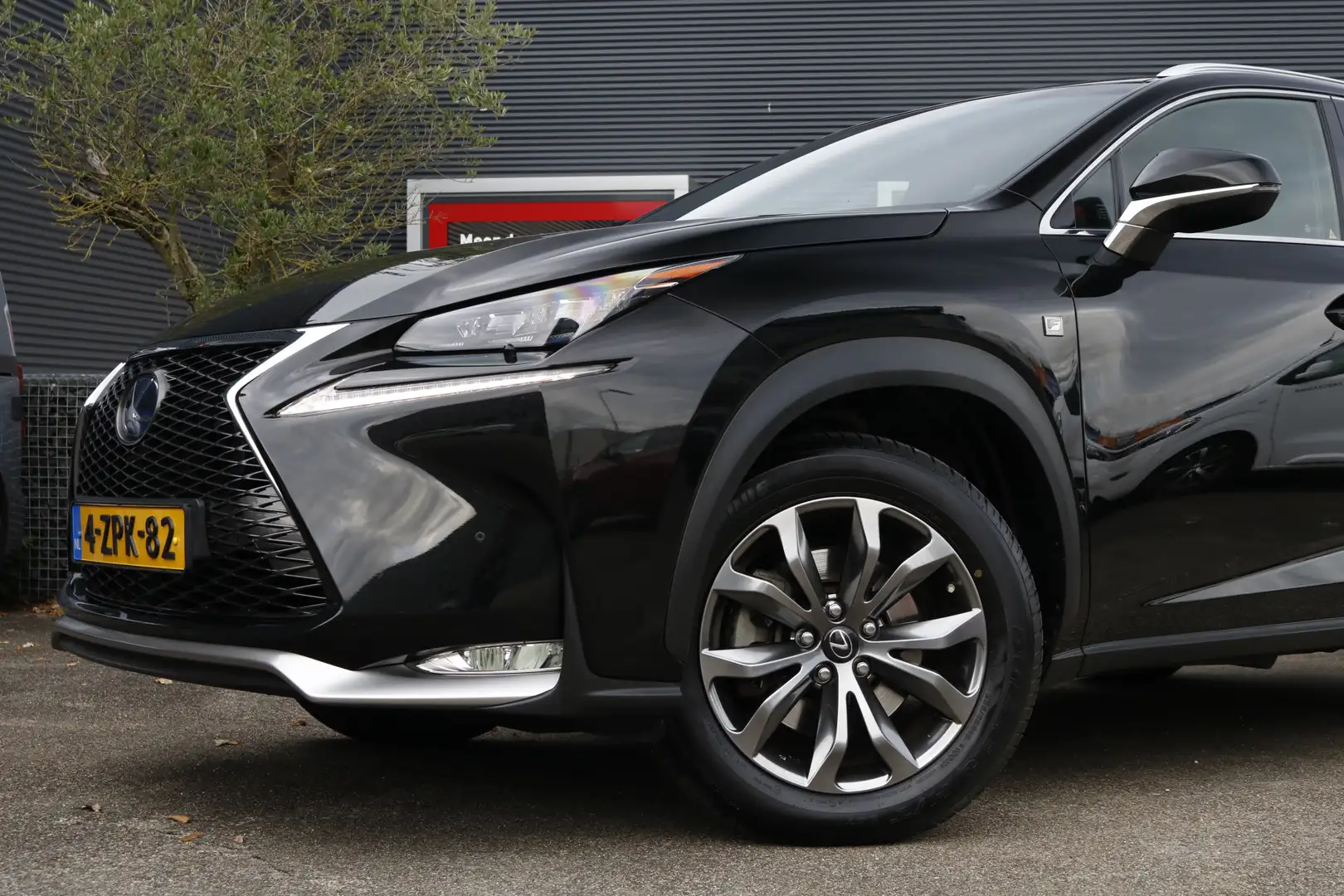Lexus NX 300h AWD F Sport Line | stuur-stoelverwarming | LED kop Zwart - 2