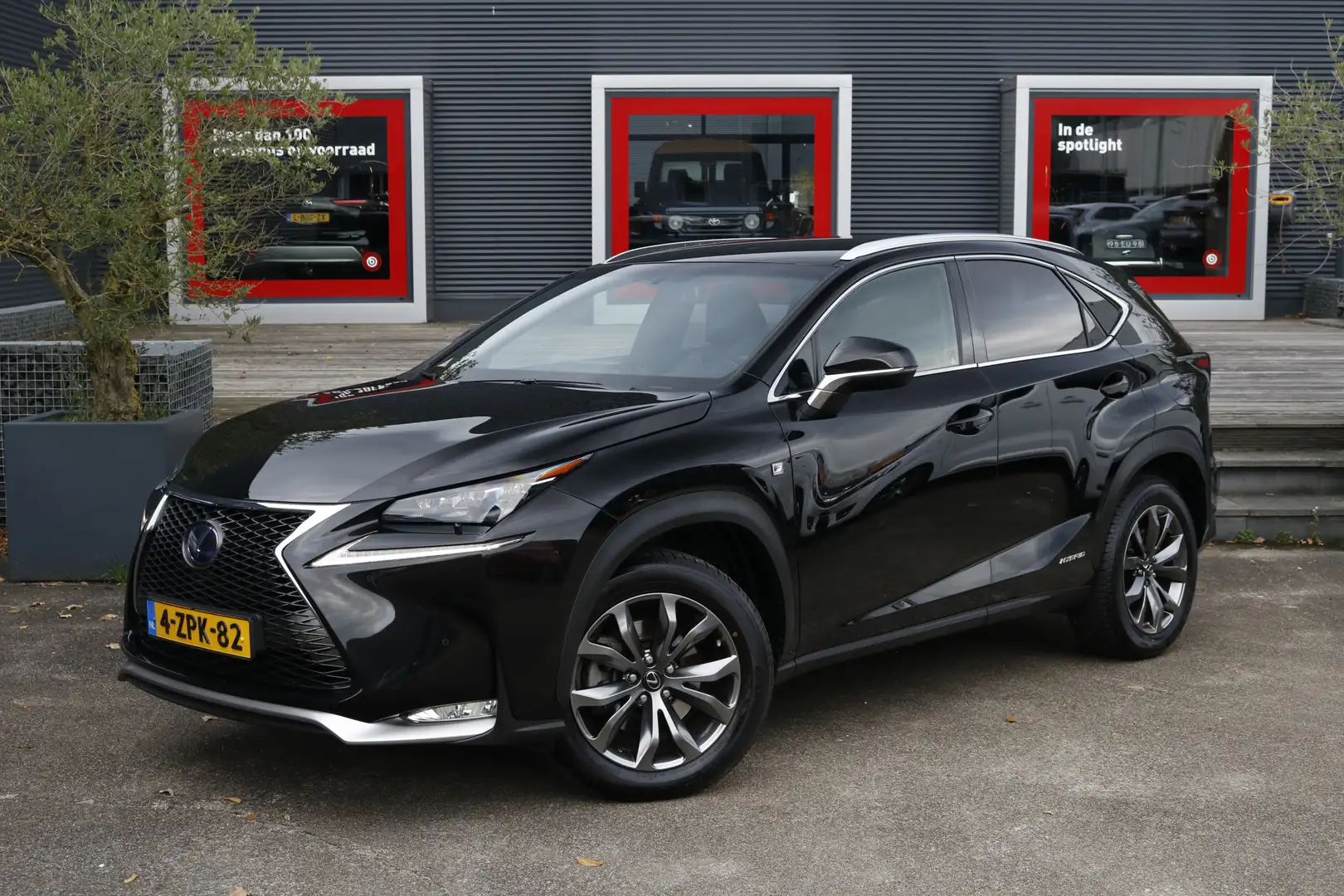 Lexus NX 300h AWD F Sport Line | stuur-stoelverwarming | LED kop Zwart - 1