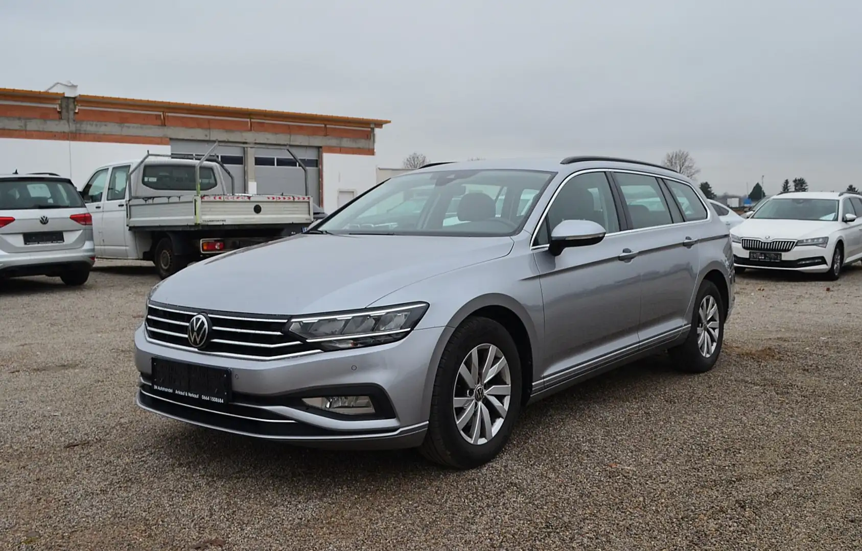 Volkswagen Passat Variant 2,0 SCR TDI Business Grau - 2