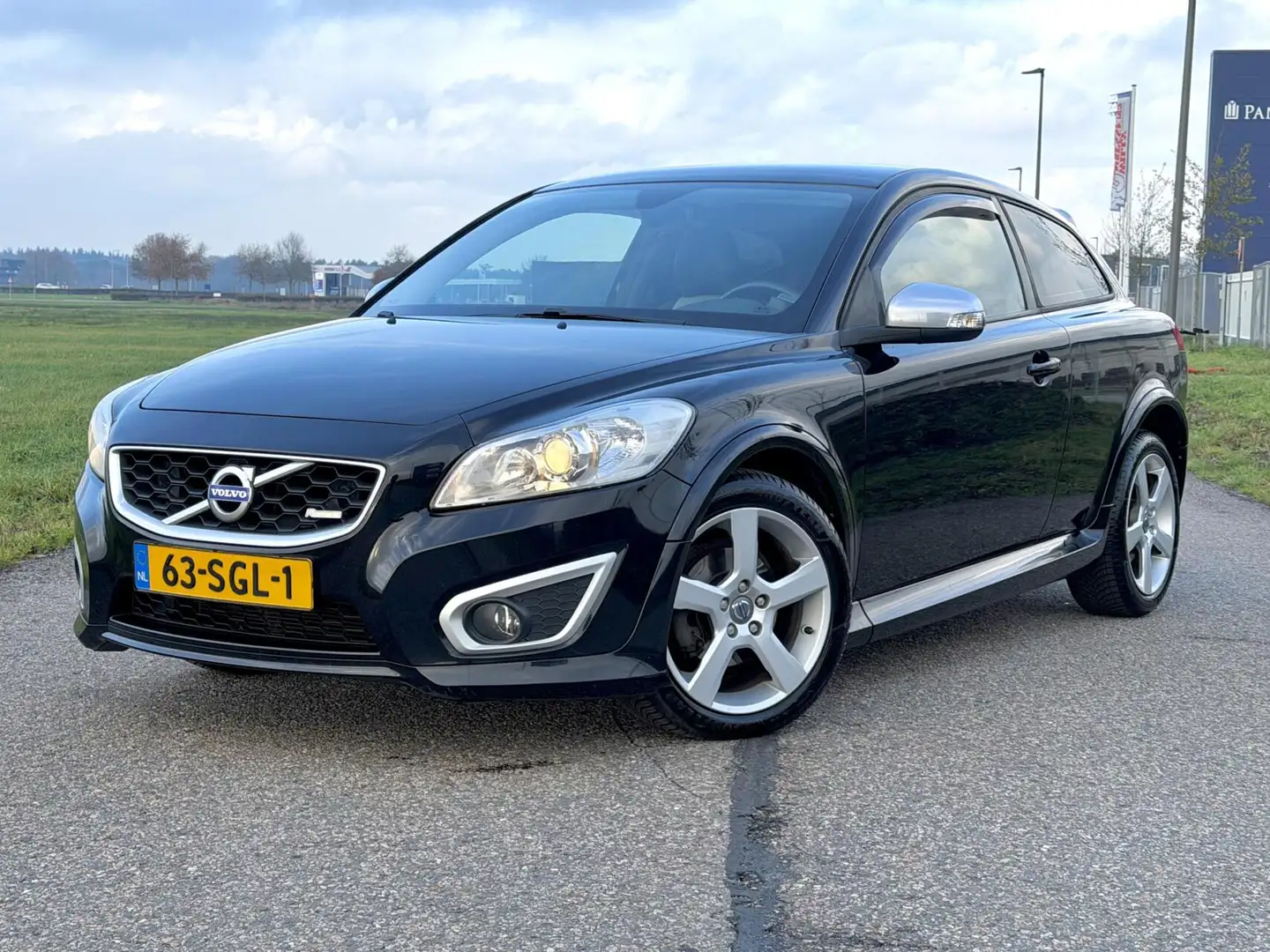 Volvo C30 2.0 R-Design Top onderhouden | Keurig nette auto Fekete - 1