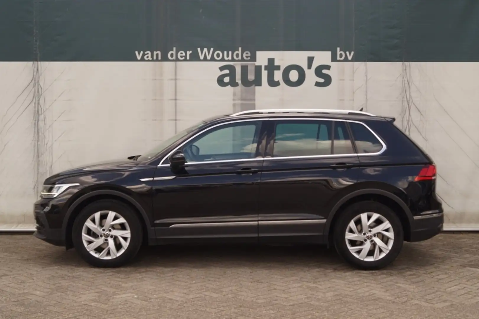 Volkswagen Tiguan 1.5 TSI Life Business -LED-ECC-ECC-PDC- Zwart - 1