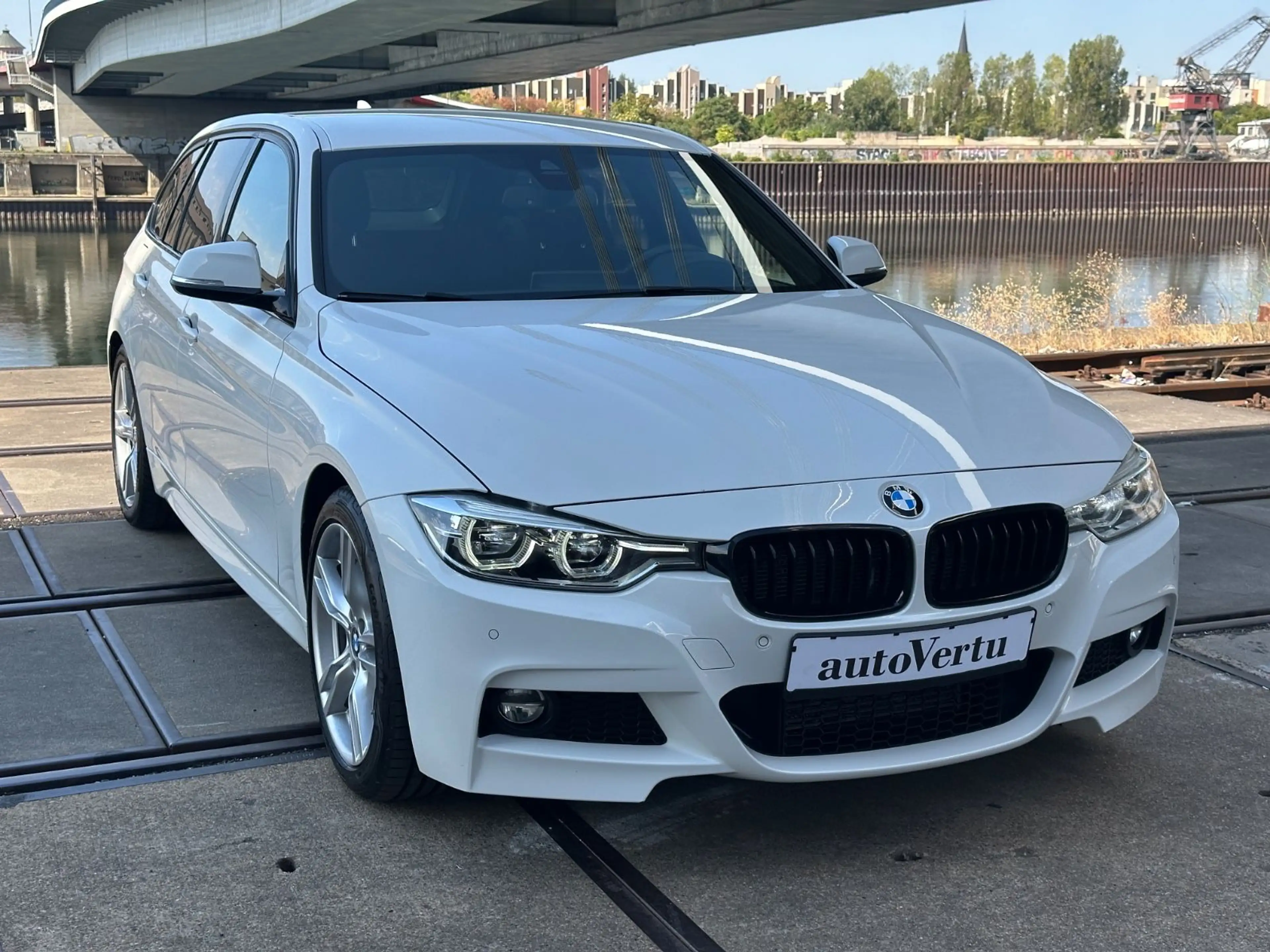 BMW 325 3 Touring 325 d M Sport — photo 15