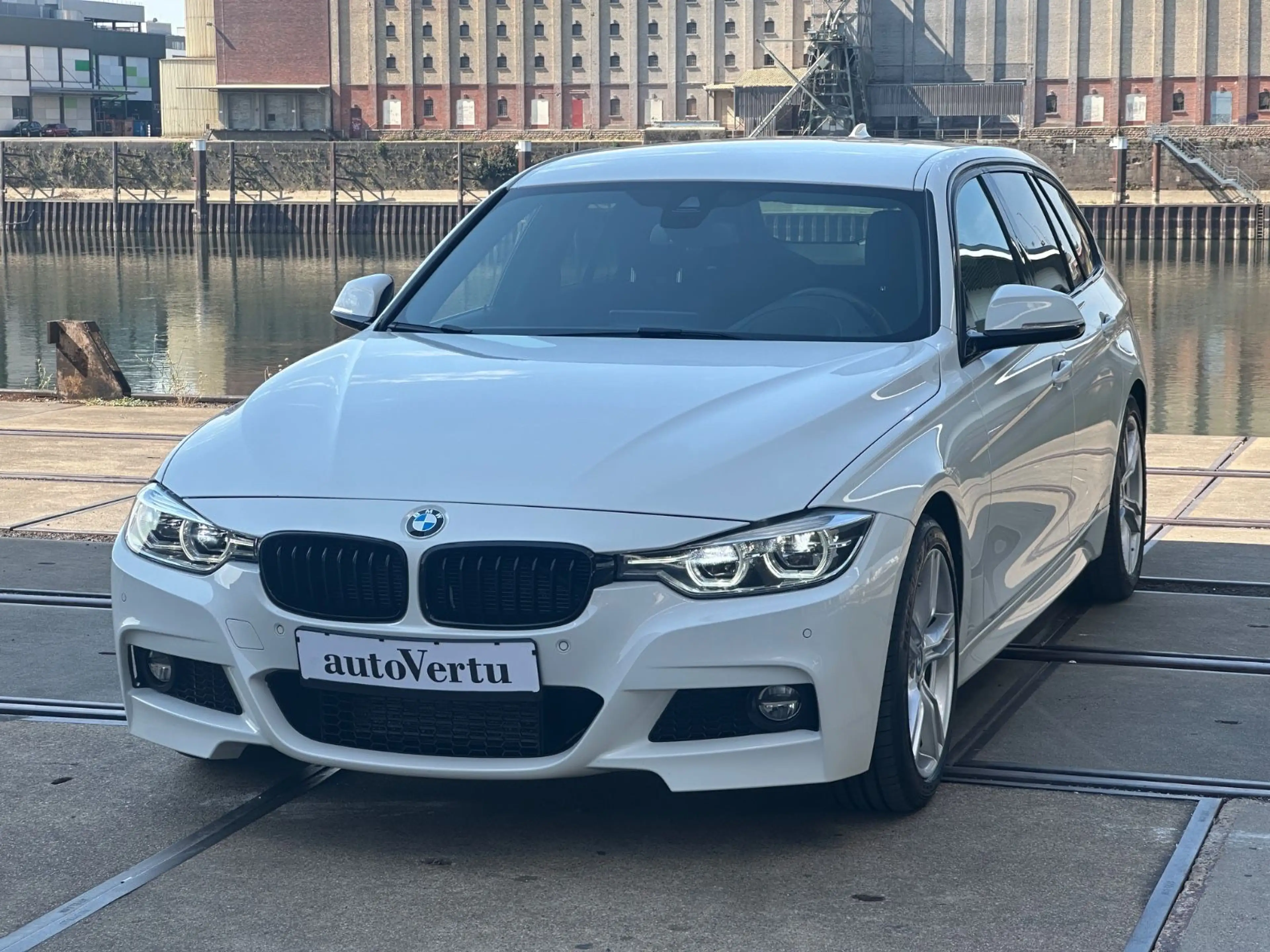 BMW 325 3 Touring 325 d M Sport — photo 13