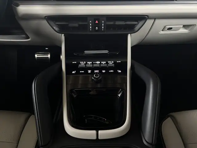 Porsche Cayenne view 8
