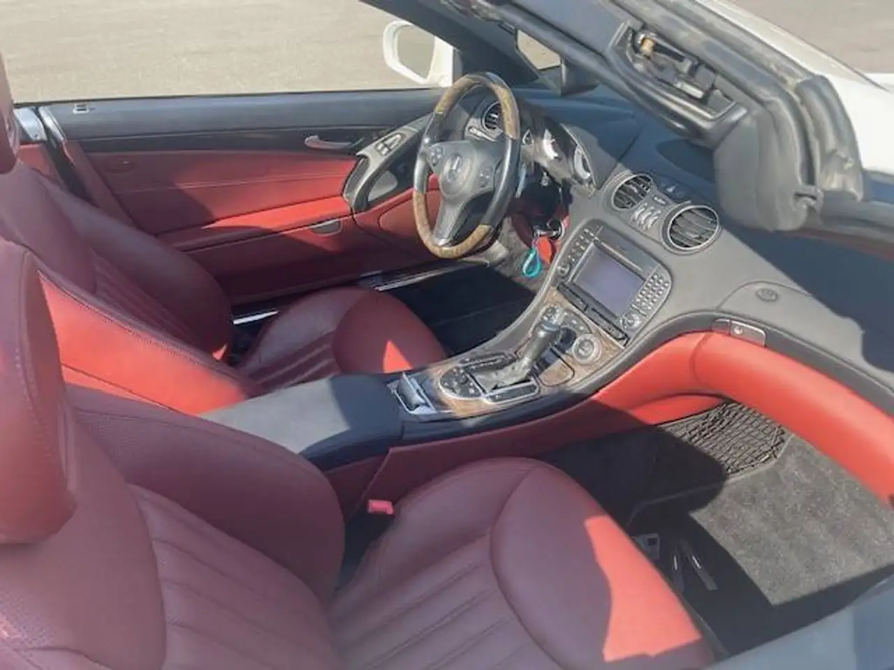 Mercedes-Benz SL снимка Mercedes-Benz SL