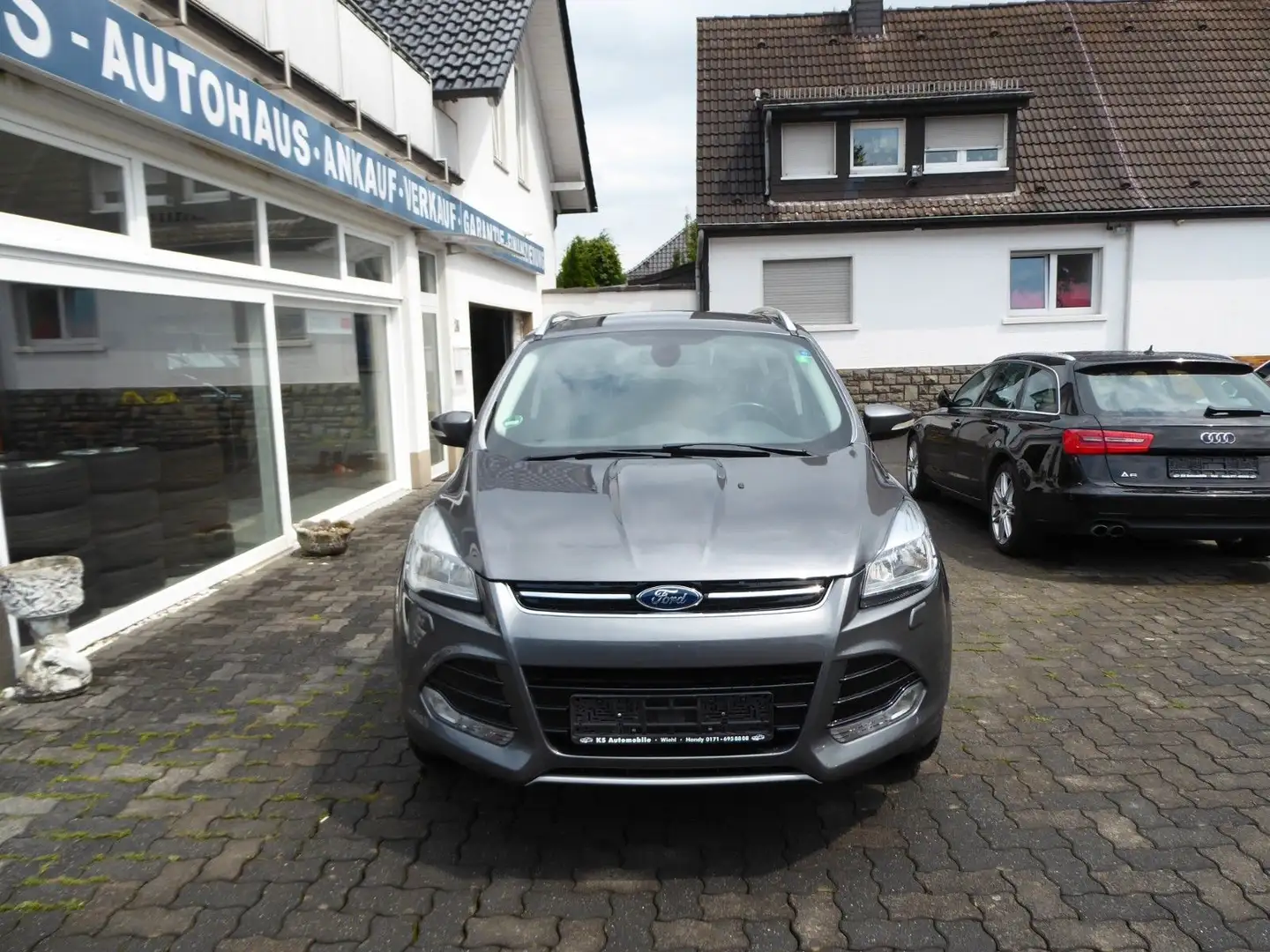 Ford Kuga 2,0 TDCi 4x4 103kW Titanium Grau - 2
