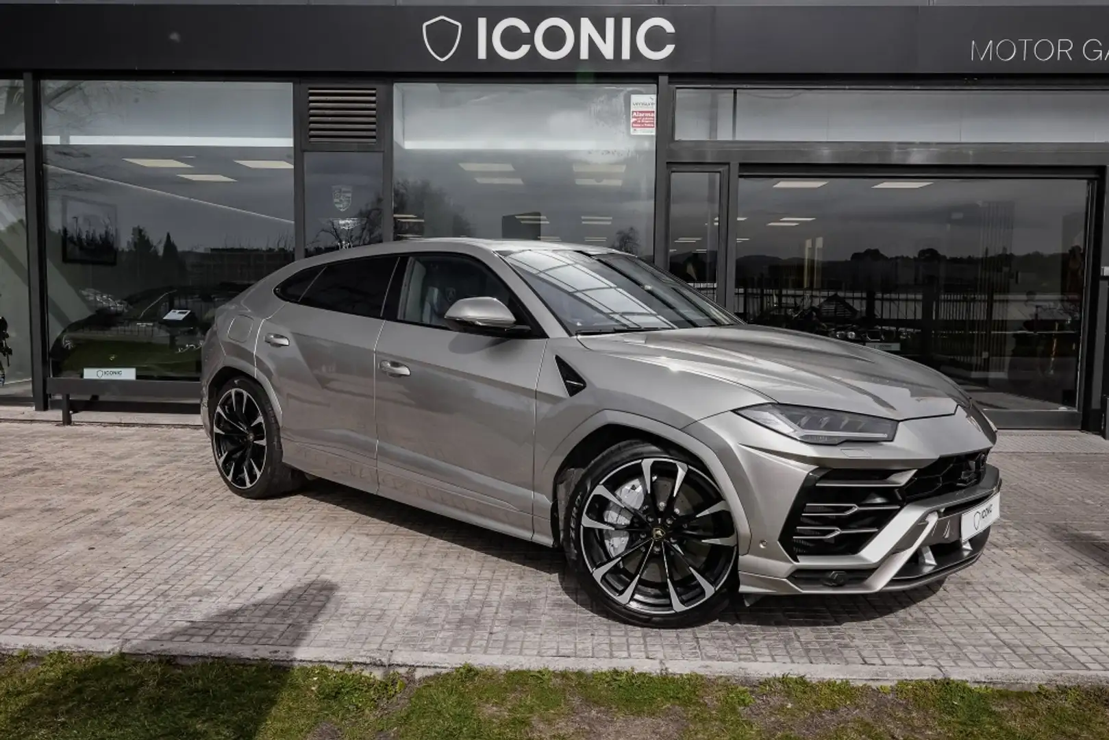 Lamborghini Urus 4.0 V8 Aut. Gris - 1