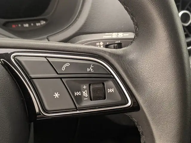 Audi Q2 view 13