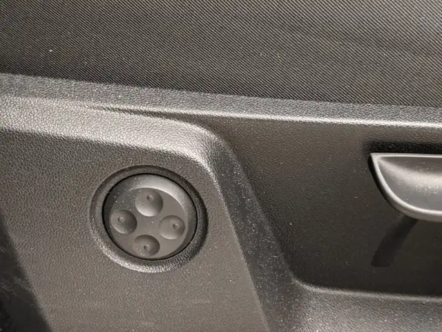 Audi Q2 view 10