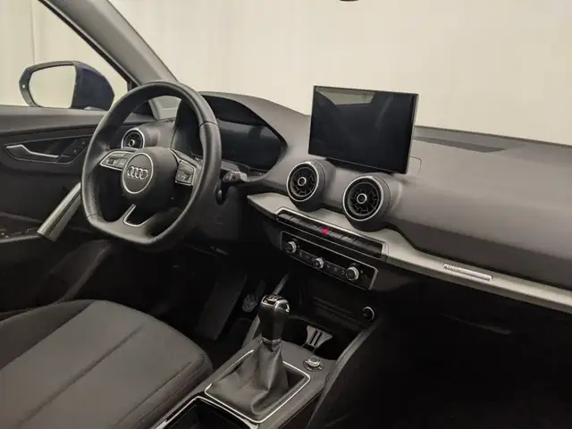 Audi Q2 view 6