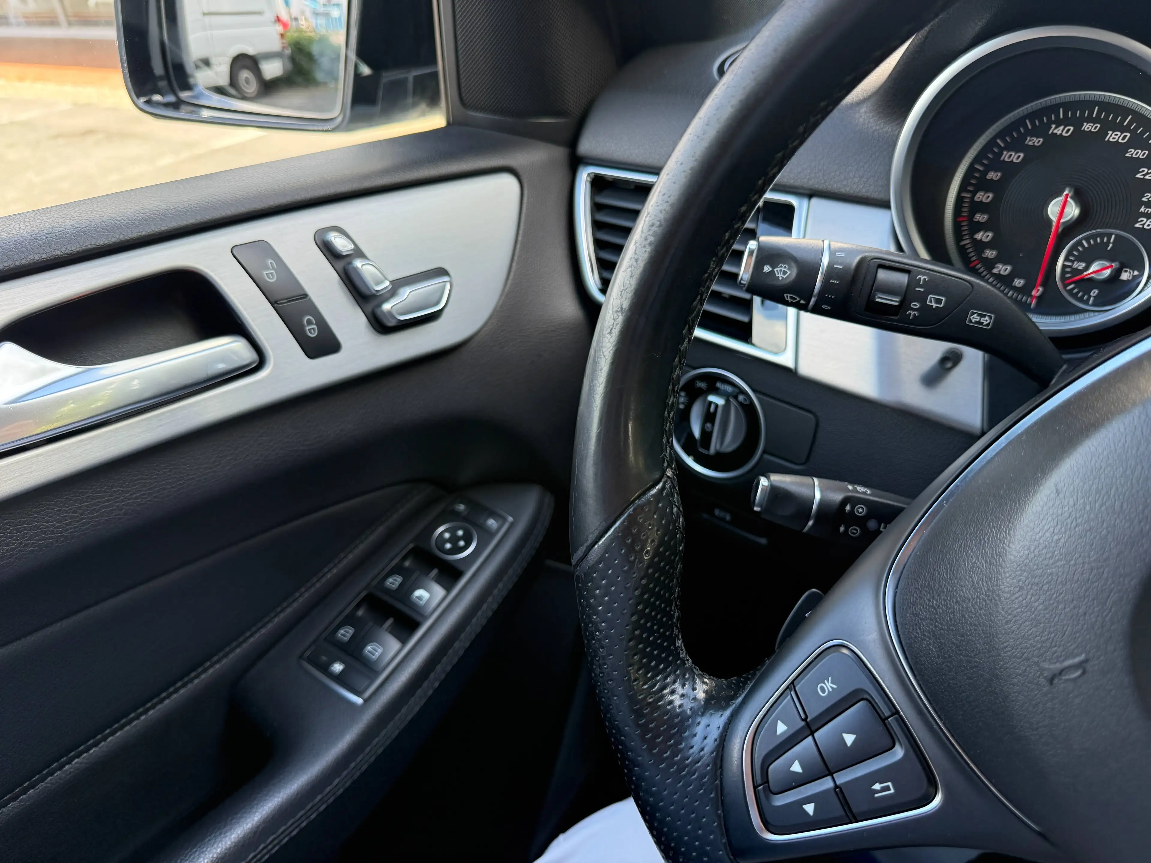 Mercedes-Benz GLE 350 GLE 350 d 4Matic AMG-Line (8xREIFEN*LEDER*PDC-KAMERA) — photo 15