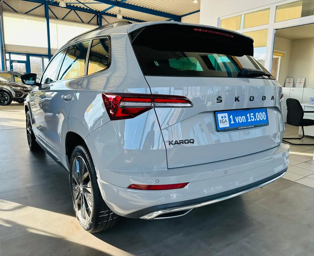 Skoda Karoq 1.5 TSI Sportline DSG Nav LED Elek.HK SHZ Grau - 2