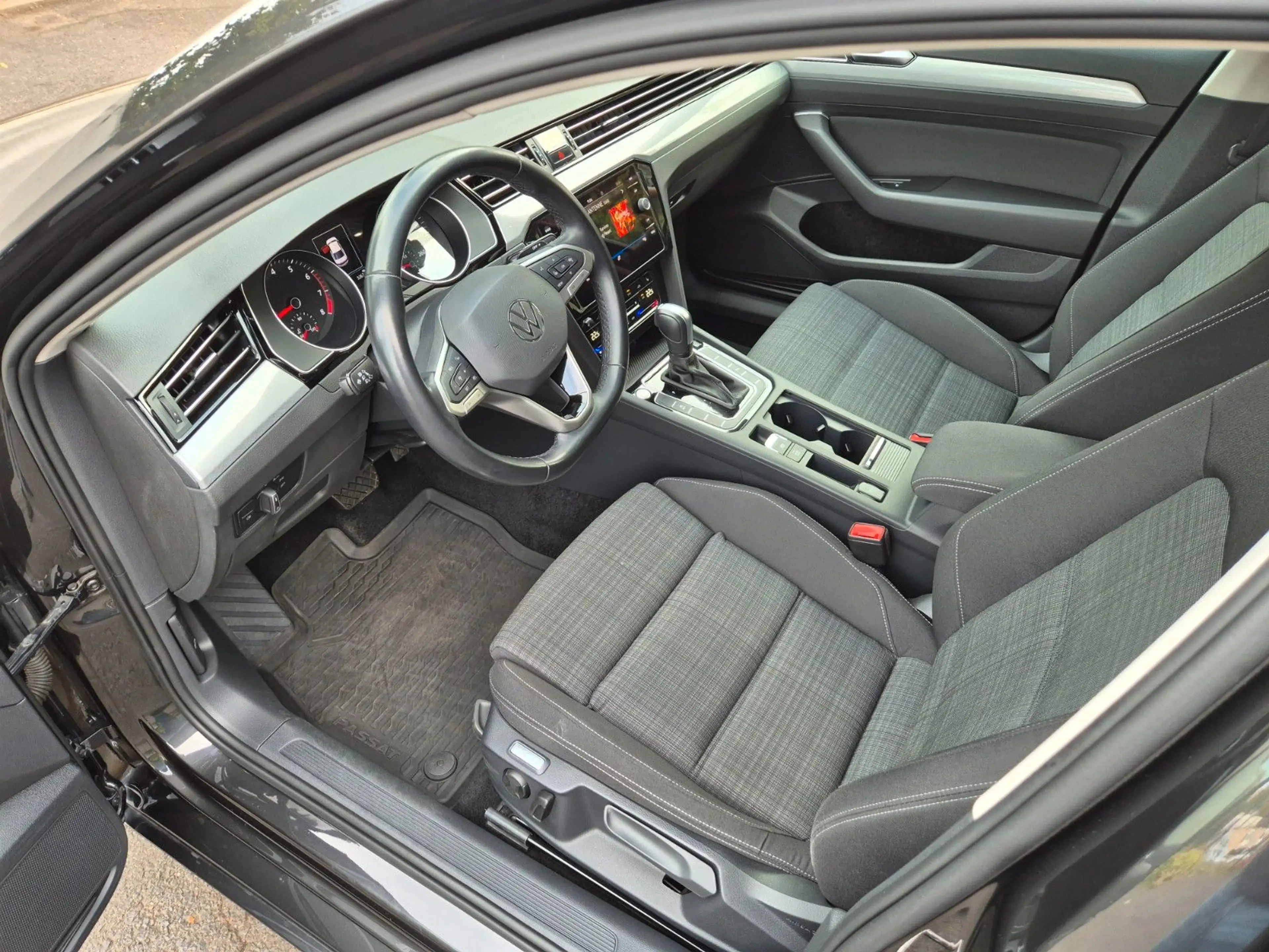 Volkswagen Passat Lim. Business LED — photo 12