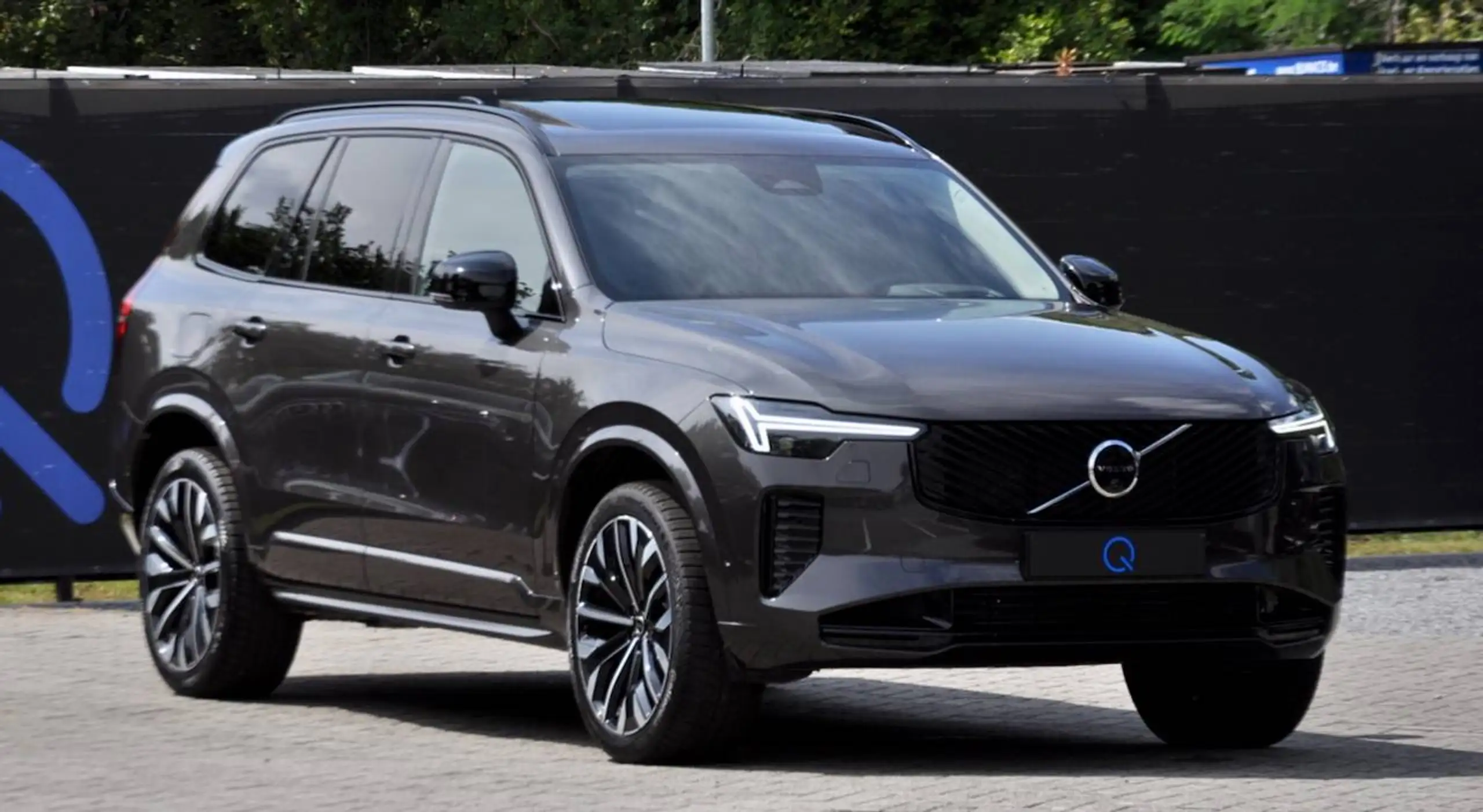 Volvo XC90 T8 ULTRA DARK MASSAGE GEKOELDE ZETELS PANO HARMAN KARDON — 1/22
