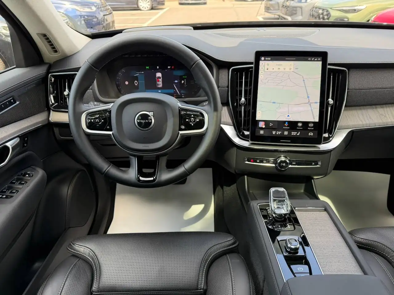 Volvo XC90 T8 ULTRA DARK MASSAGE GEKOELDE ZETELS PANO HARMAN KARDON — 7/22