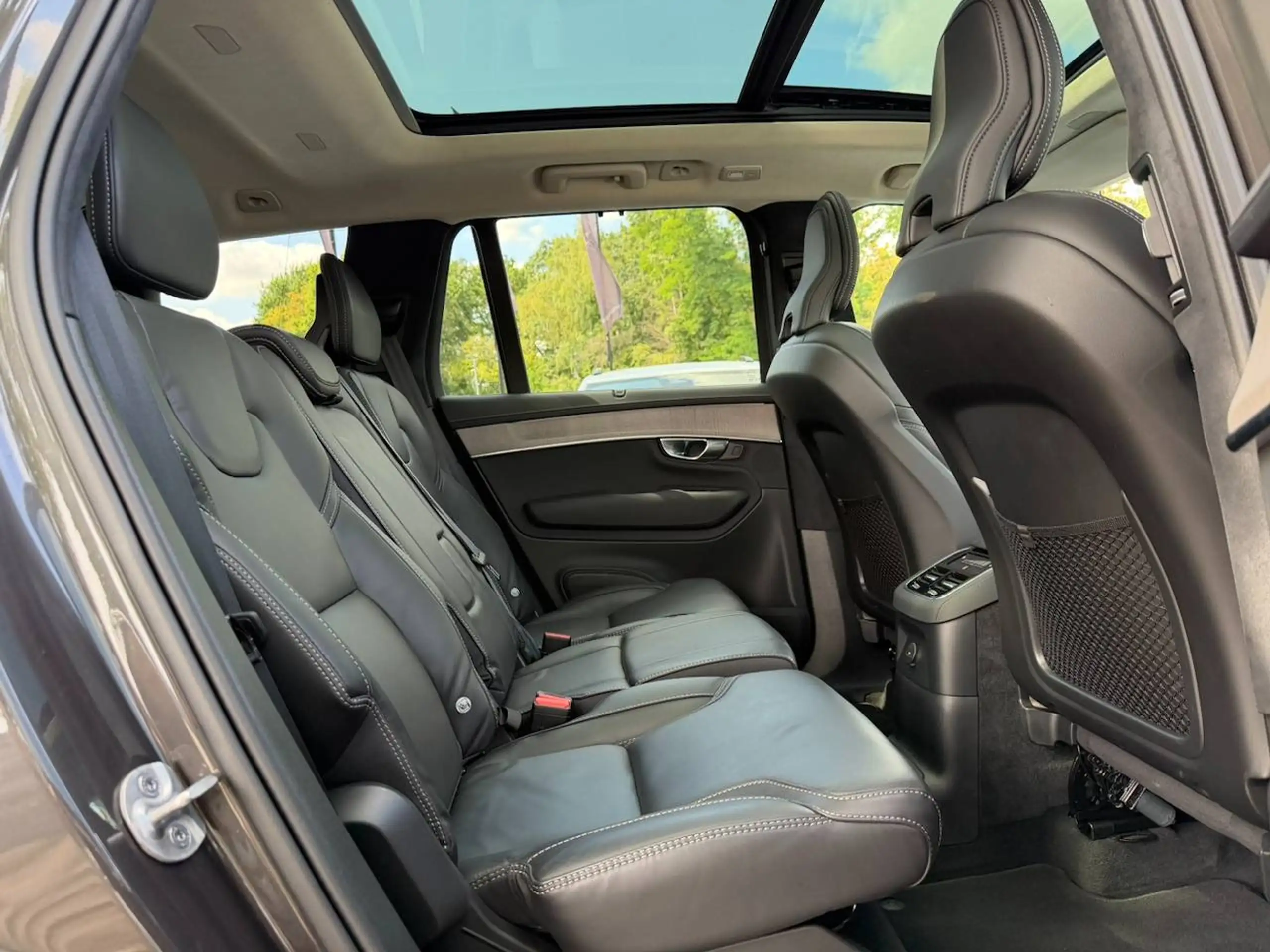 Volvo XC90 T8 ULTRA DARK MASSAGE GEKOELDE ZETELS PANO HARMAN KARDON — 10/22